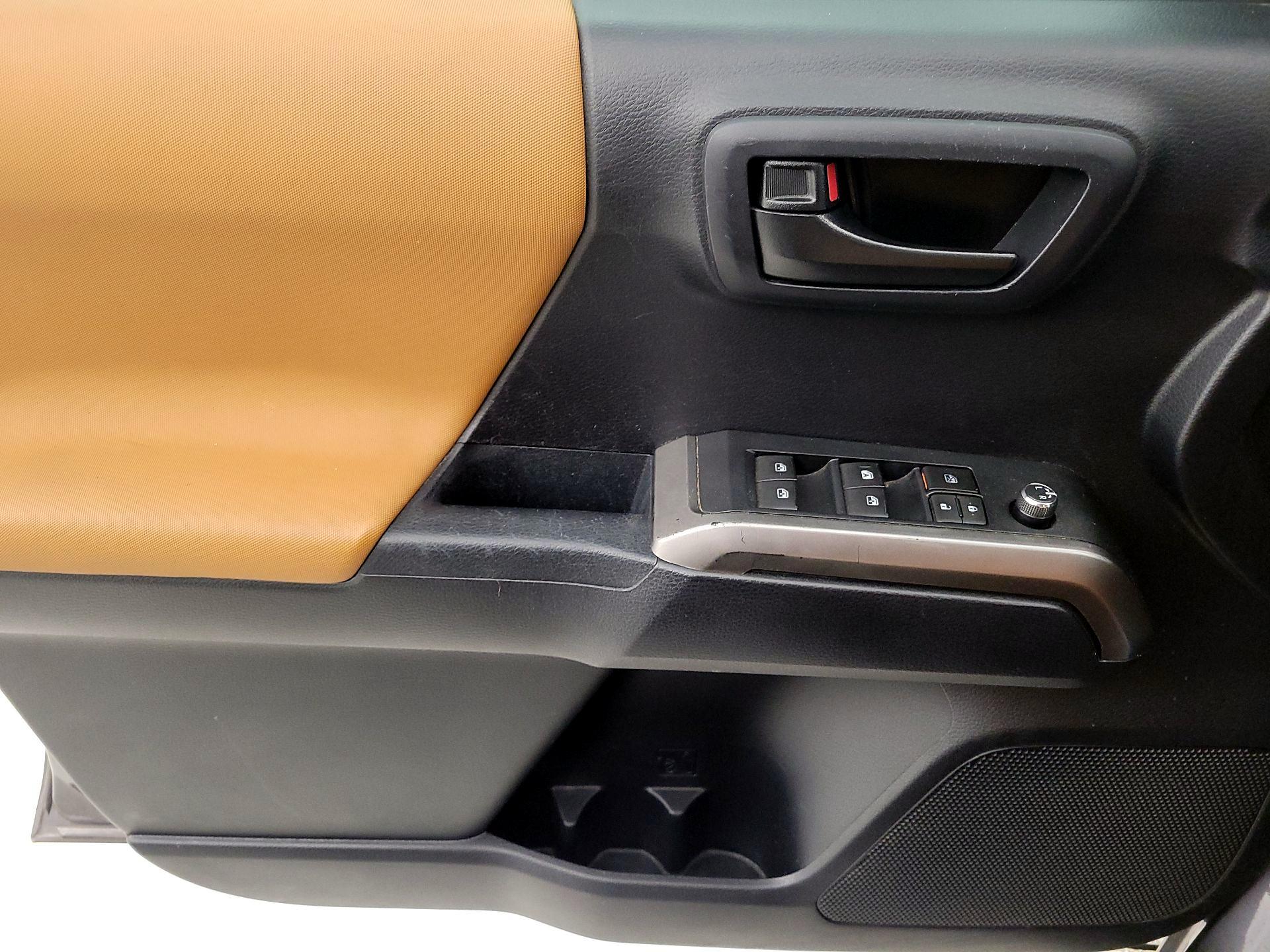 Thumbnail: 2018 Toyota Tacoma - 12