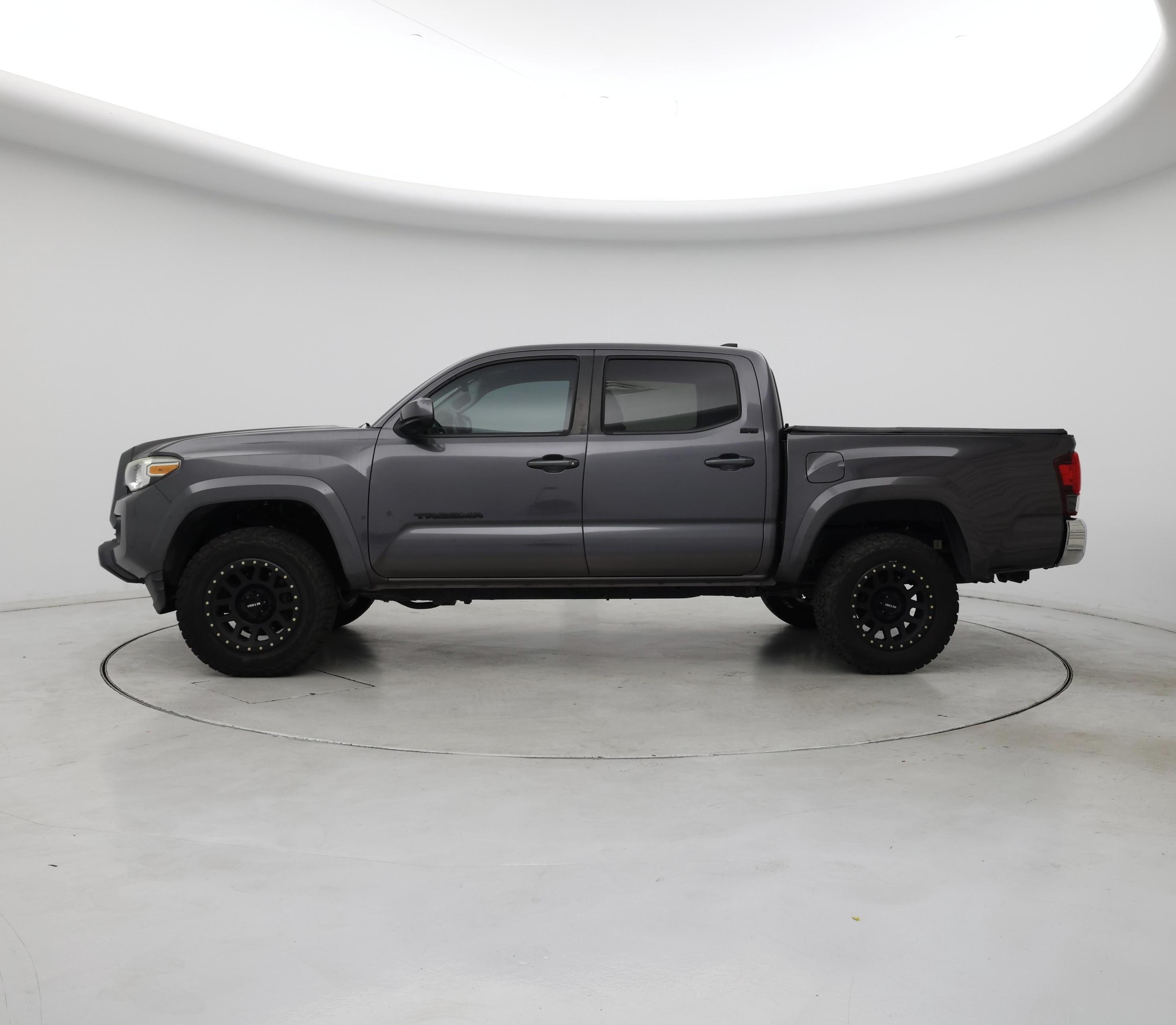 Thumbnail: 2018 Toyota Tacoma - 3