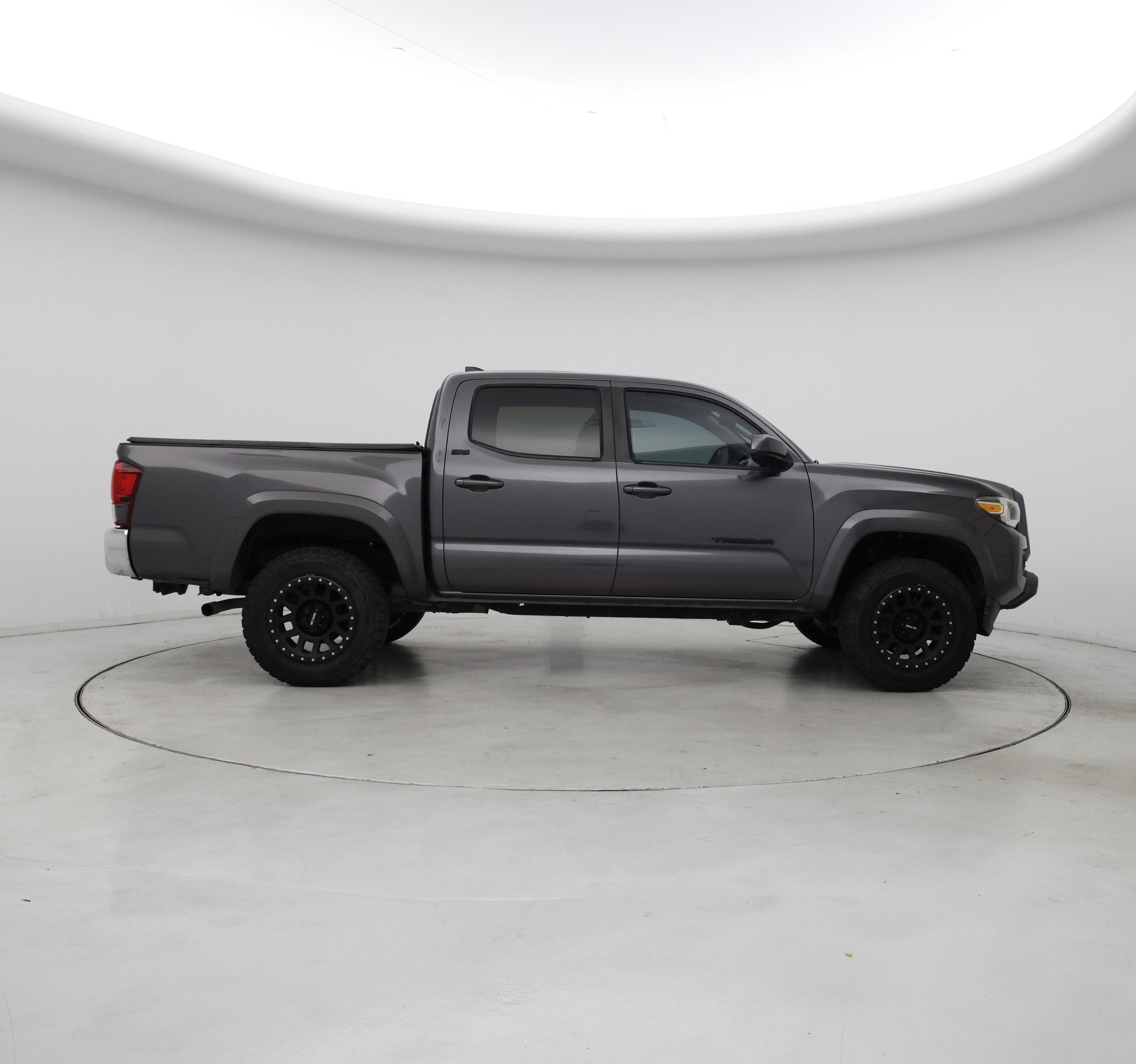 Thumbnail: 2018 Toyota Tacoma - 7