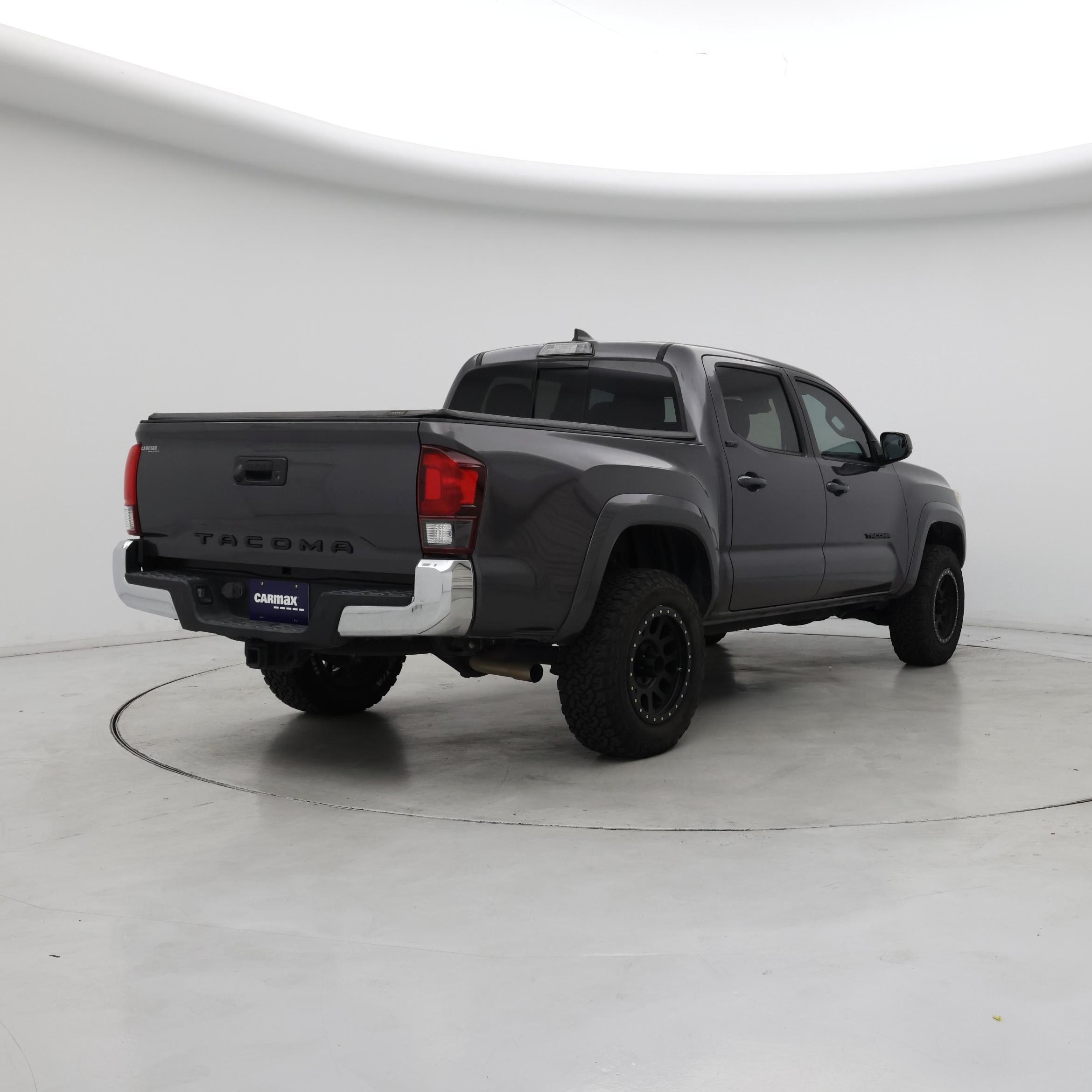 Thumbnail: 2018 Toyota Tacoma - 8