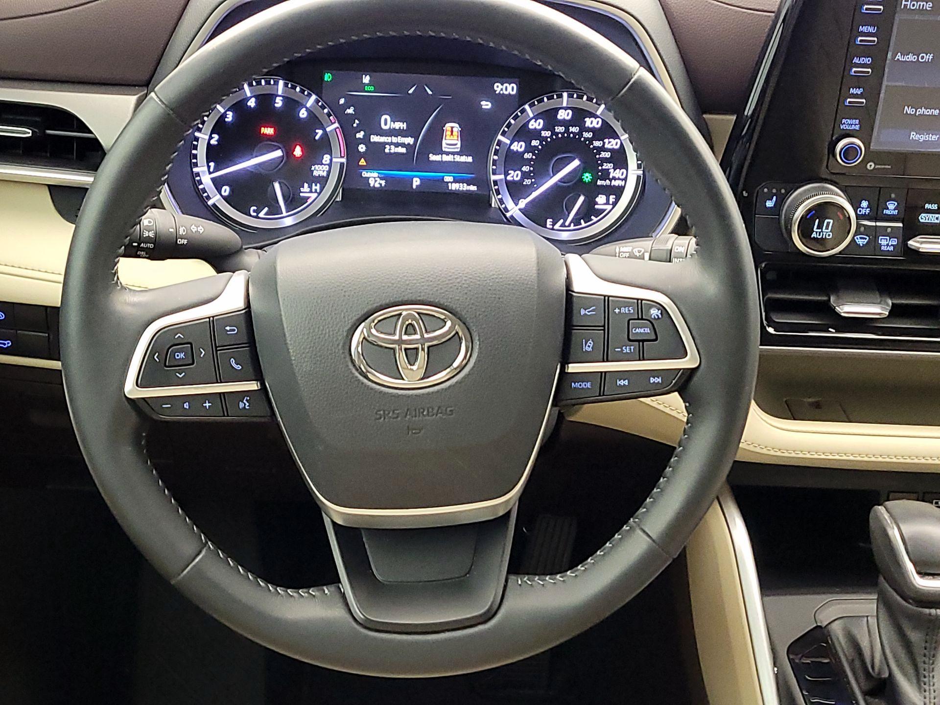 Thumbnail: 2022 Toyota Highlander - 10