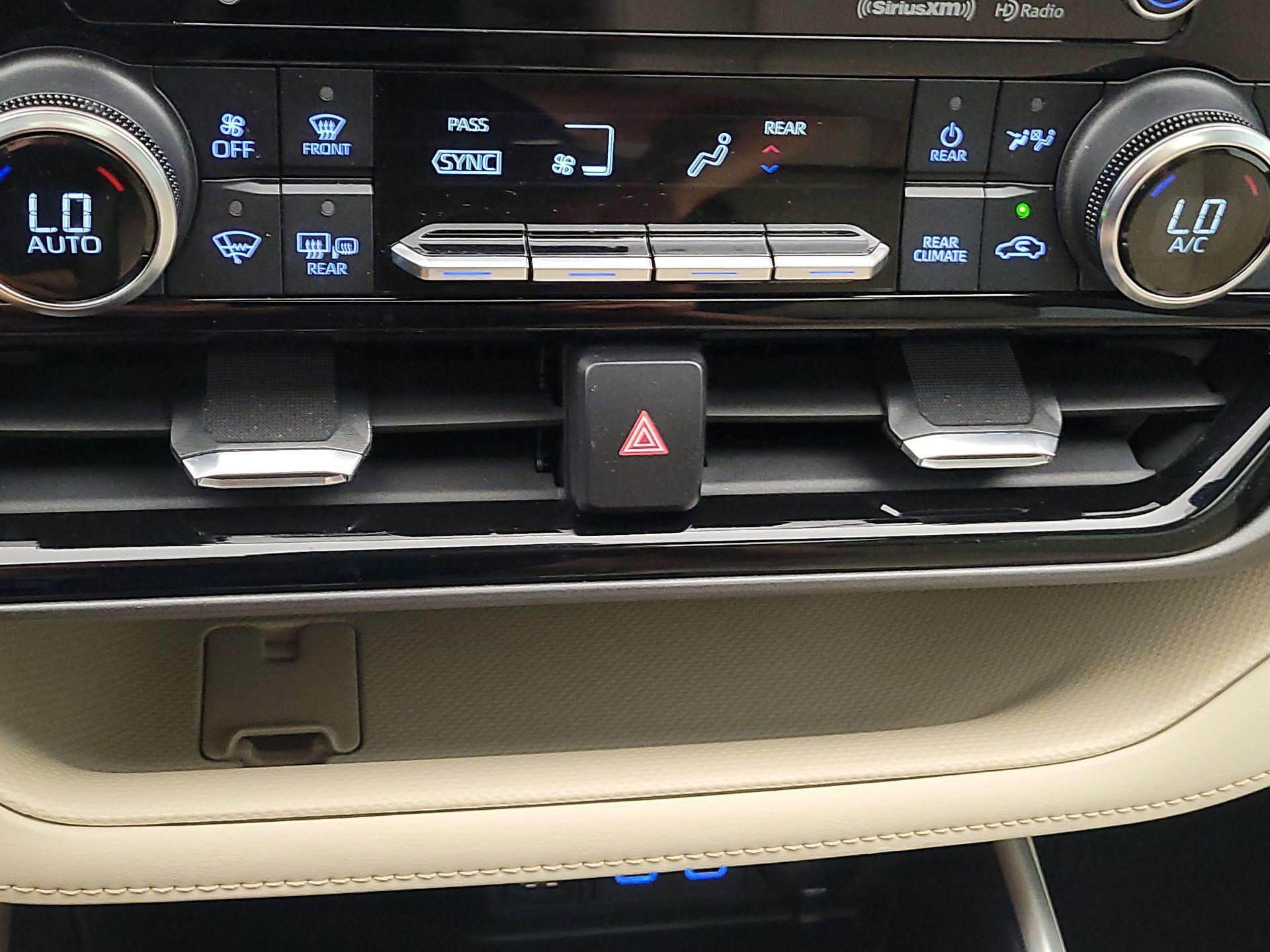 Thumbnail: 2022 Toyota Highlander - 17
