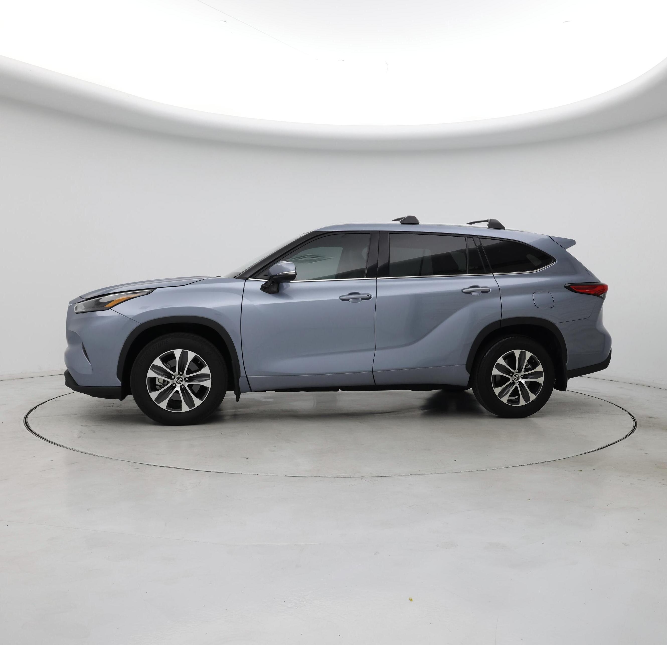 Thumbnail: 2022 Toyota Highlander - 3