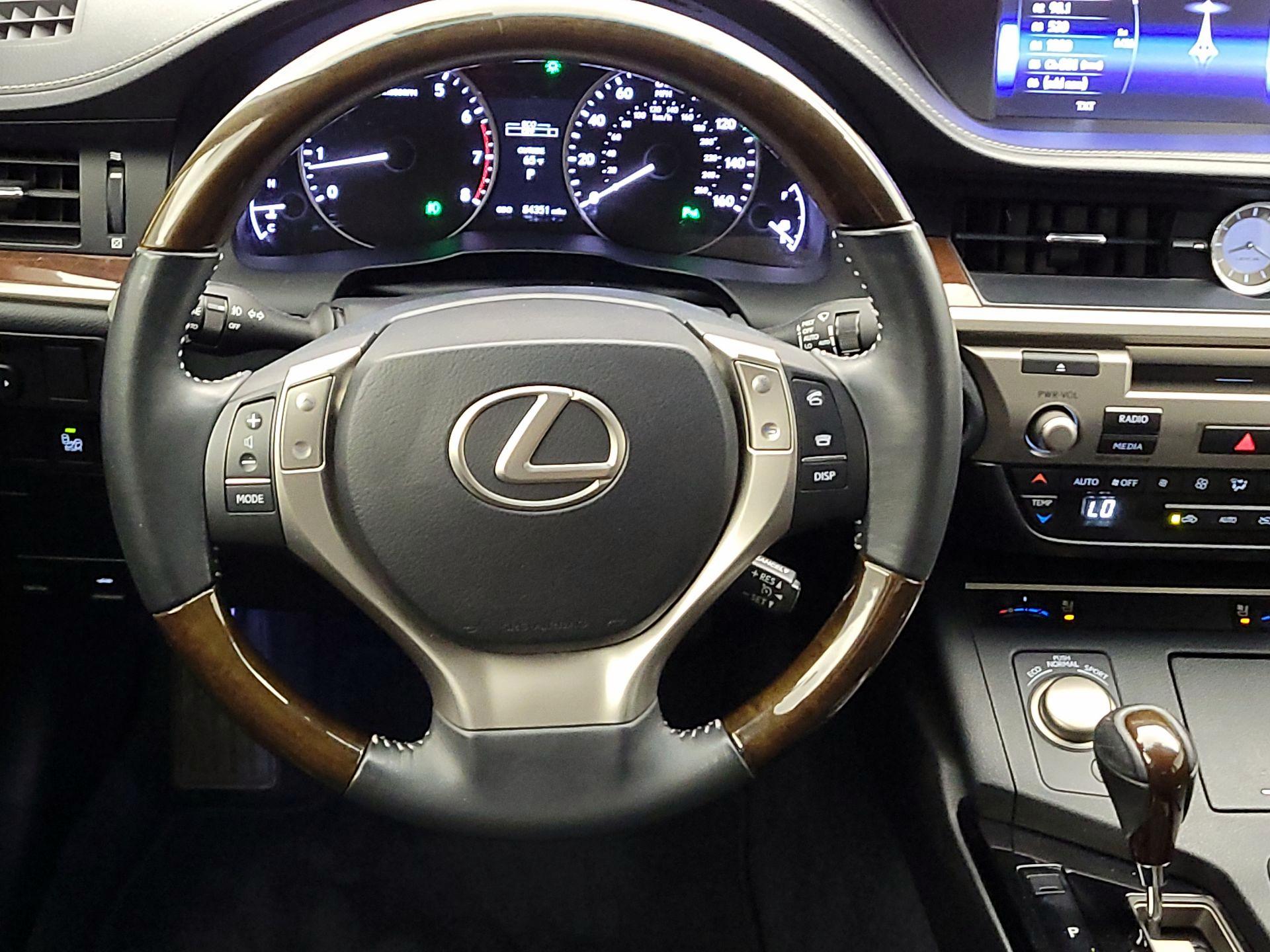 Thumbnail: 2015 Lexus ES - 10