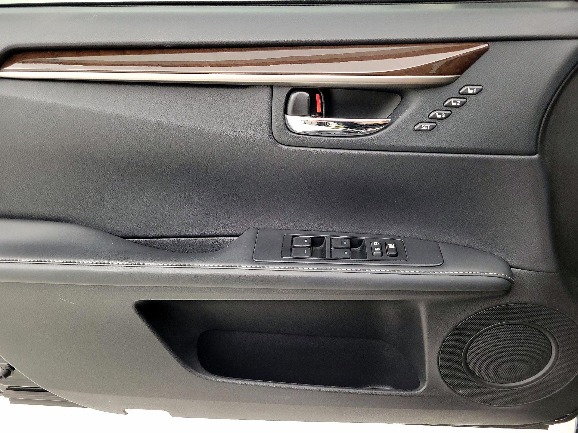 Thumbnail: 2015 Lexus ES - 12