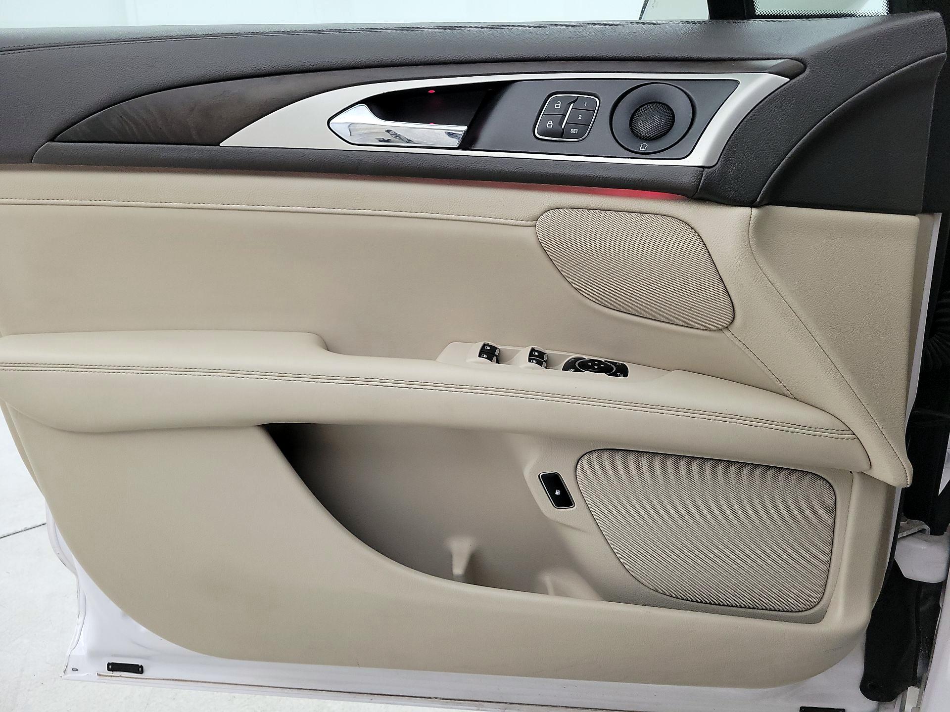 Thumbnail: 2018 Lincoln MKZ - 12