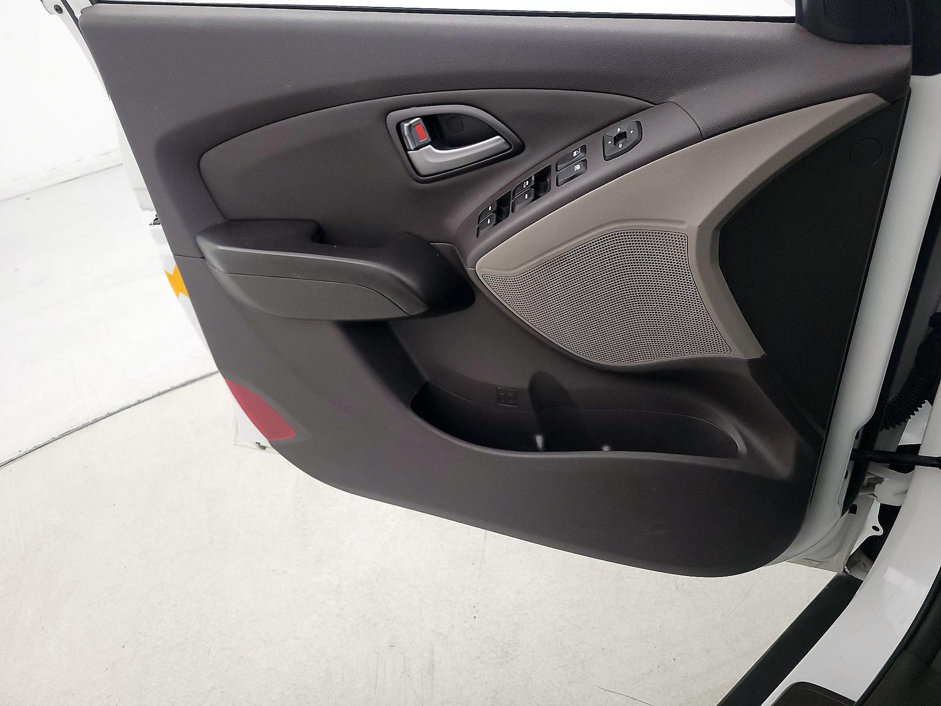 Thumbnail: 2015 Hyundai Tucson - 12