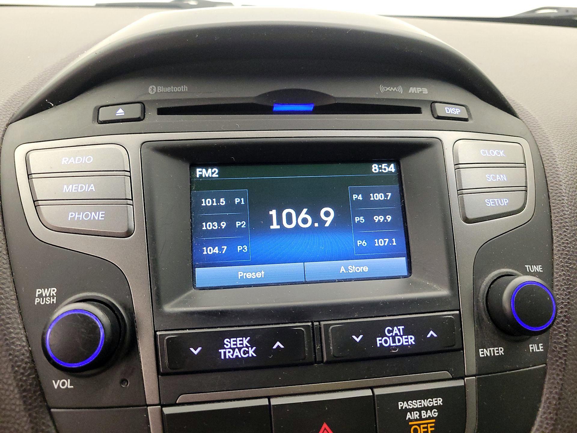 Thumbnail: 2015 Hyundai Tucson - 15