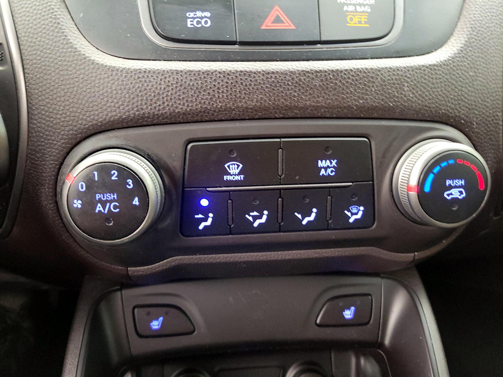 Thumbnail: 2015 Hyundai Tucson - 16
