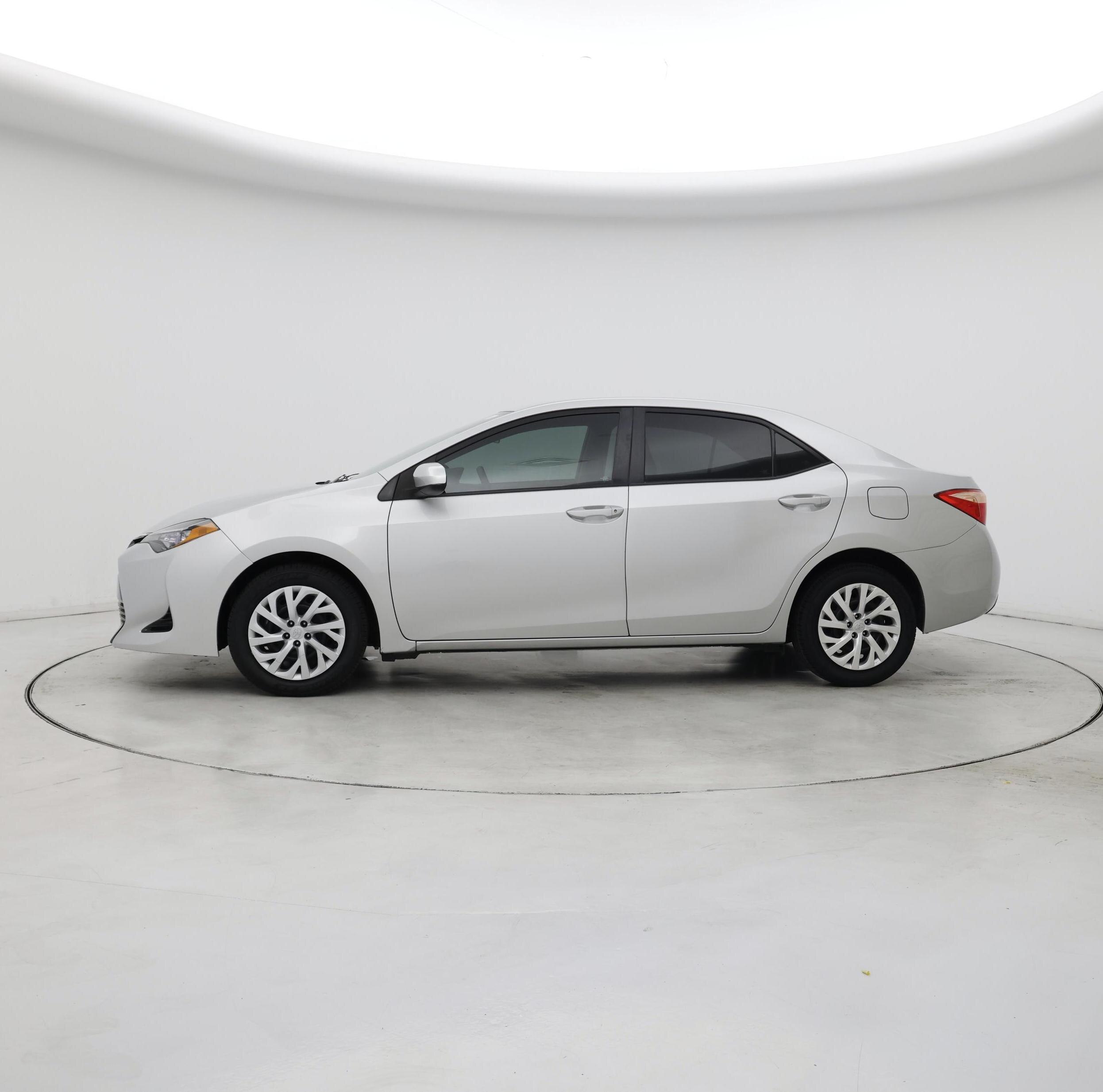 Thumbnail: 2017 Toyota Corolla - 3
