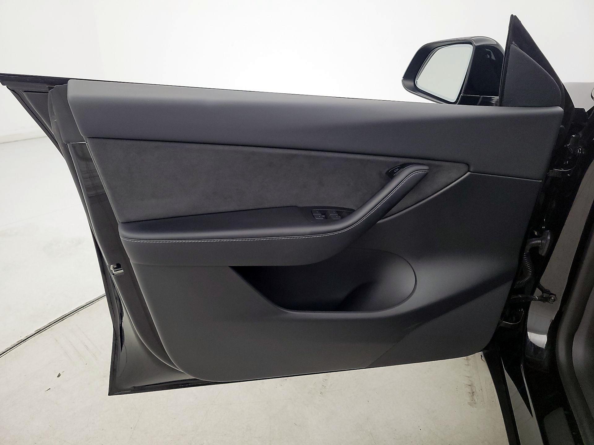 Thumbnail: 2022 Tesla Model Y - 12