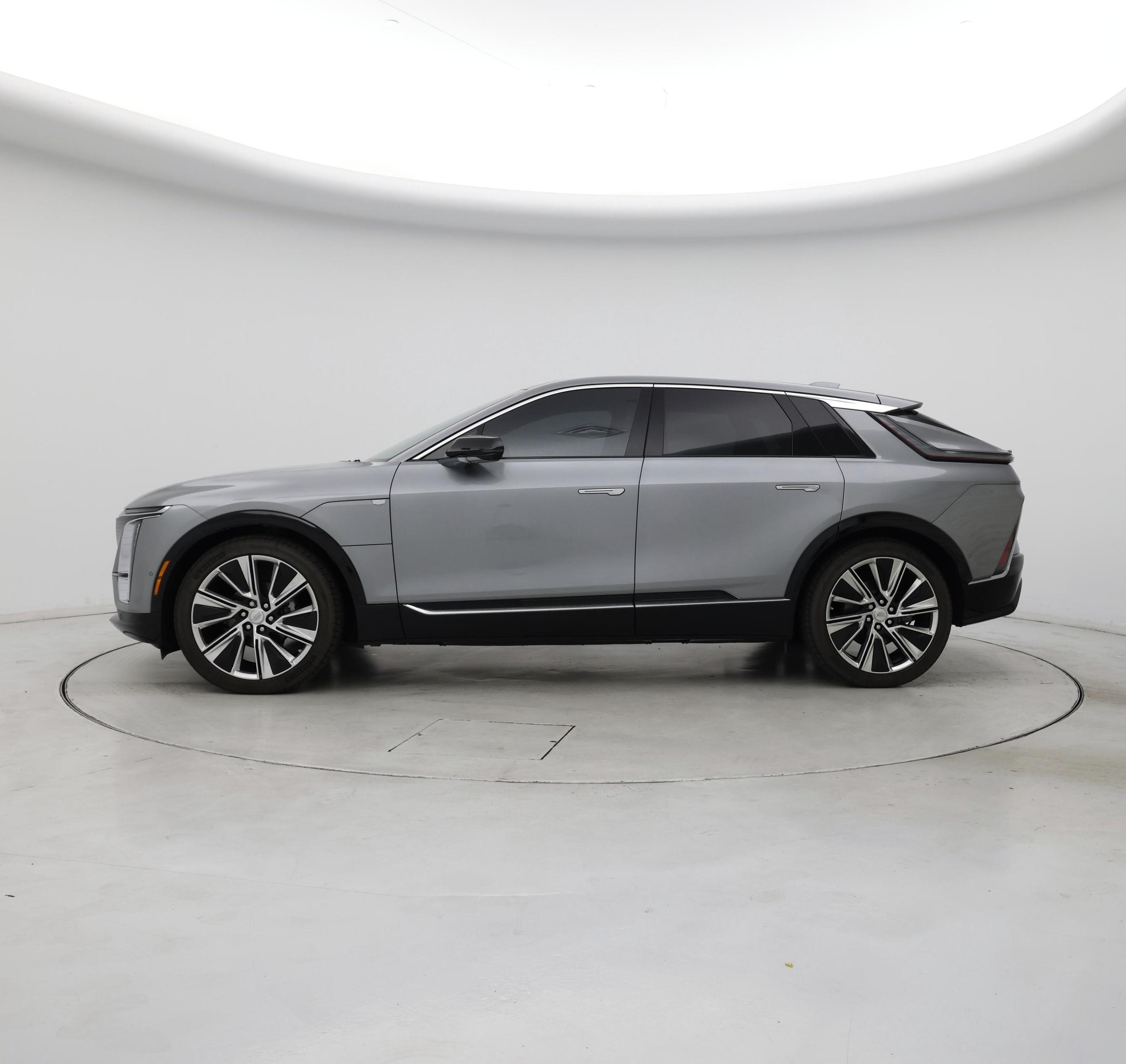 Thumbnail: 2024 Cadillac Lyriq - 3