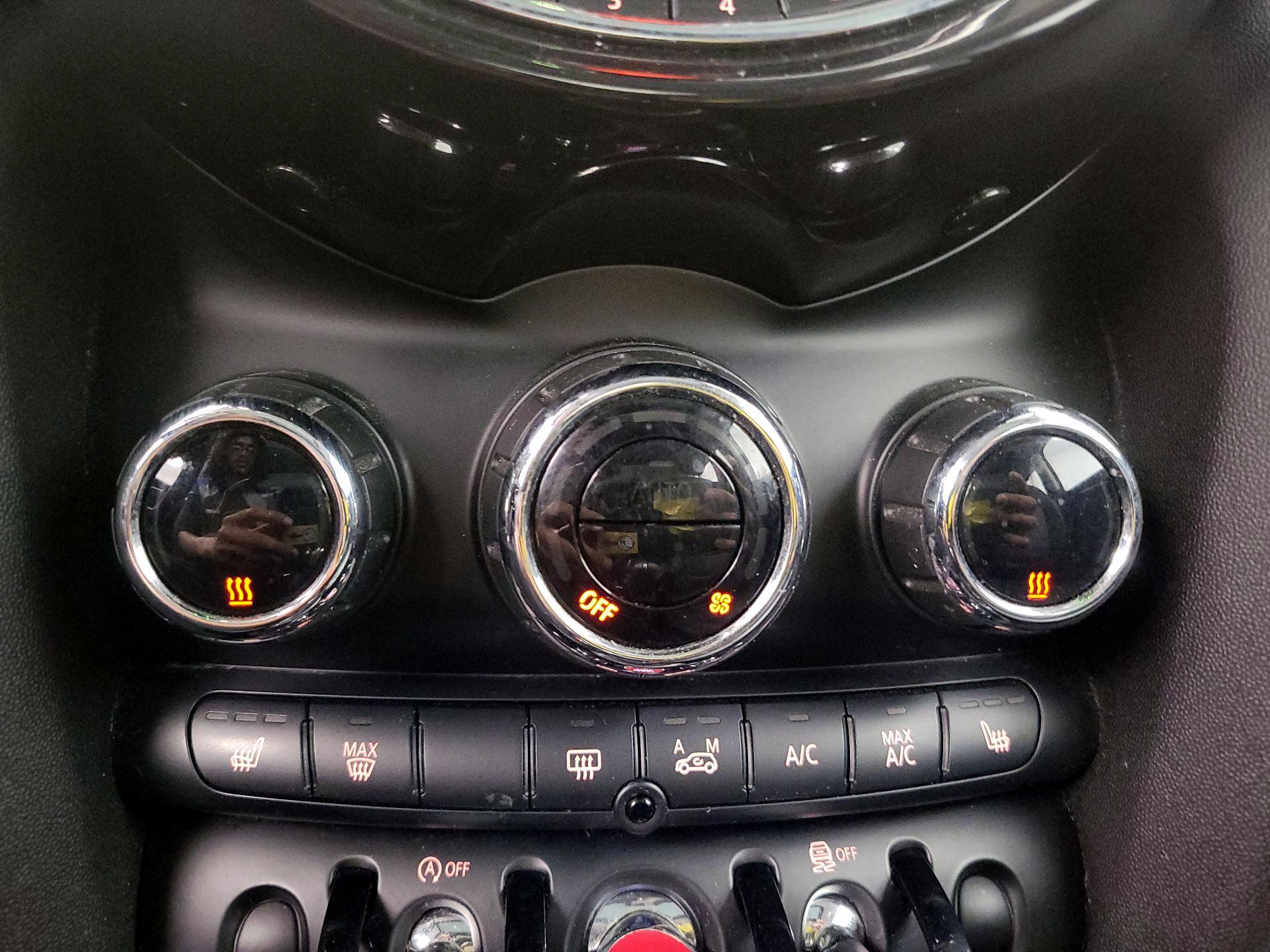 Thumbnail: 2015 MINI Cooper Hardtop - 15
