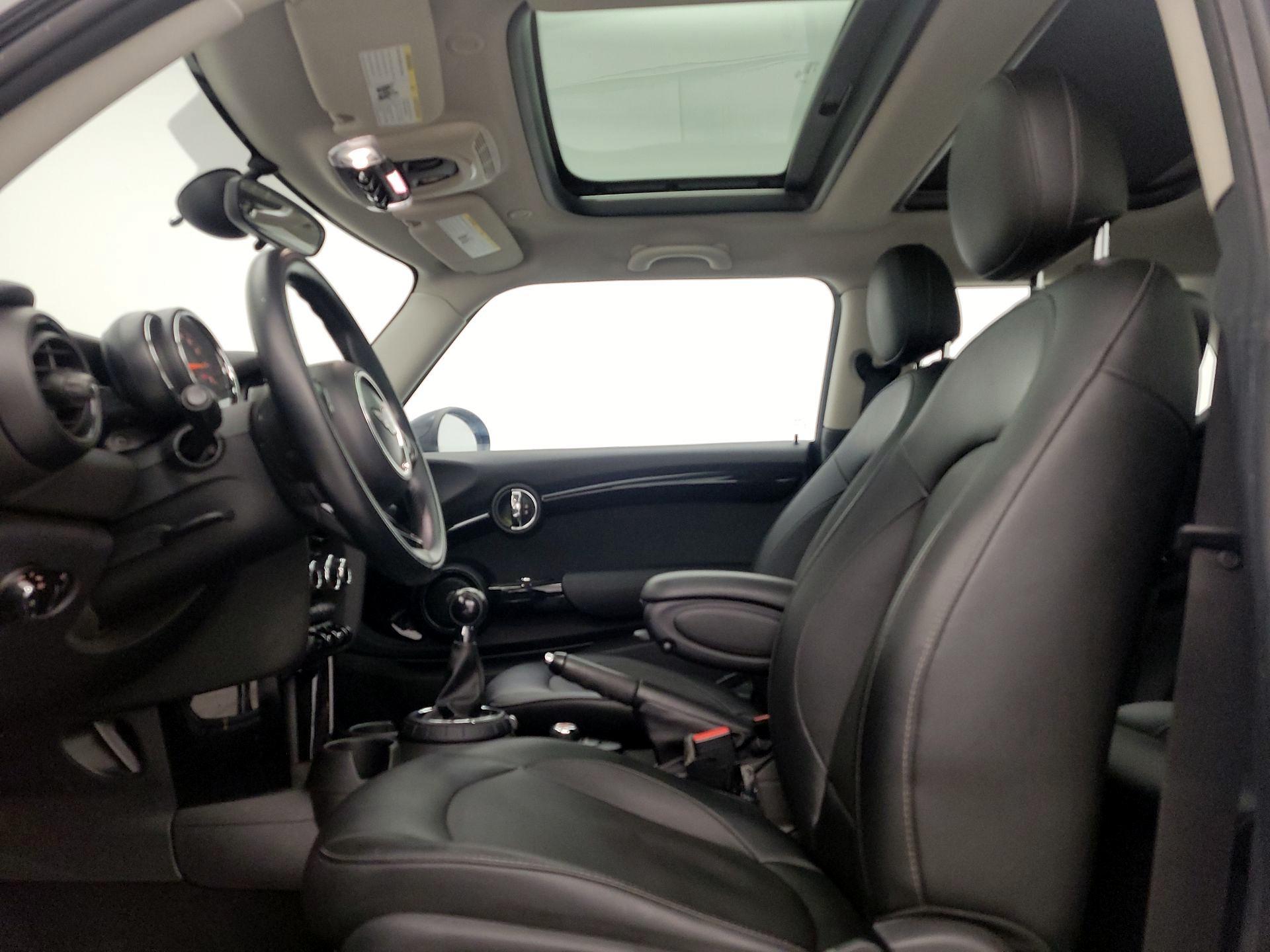 Thumbnail: 2015 MINI Cooper Hardtop - 18