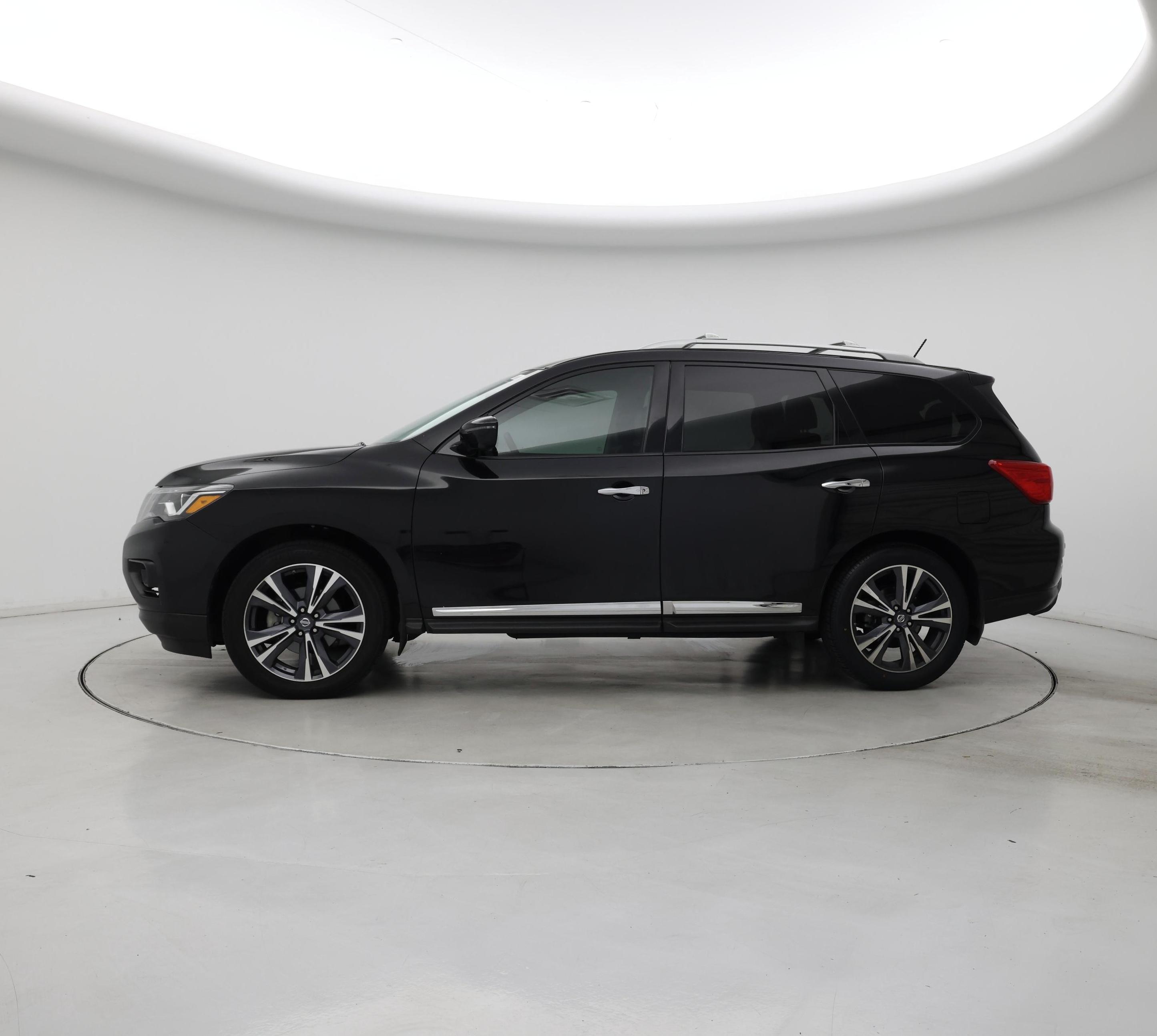 Thumbnail: 2017 Nissan Pathfinder - 3