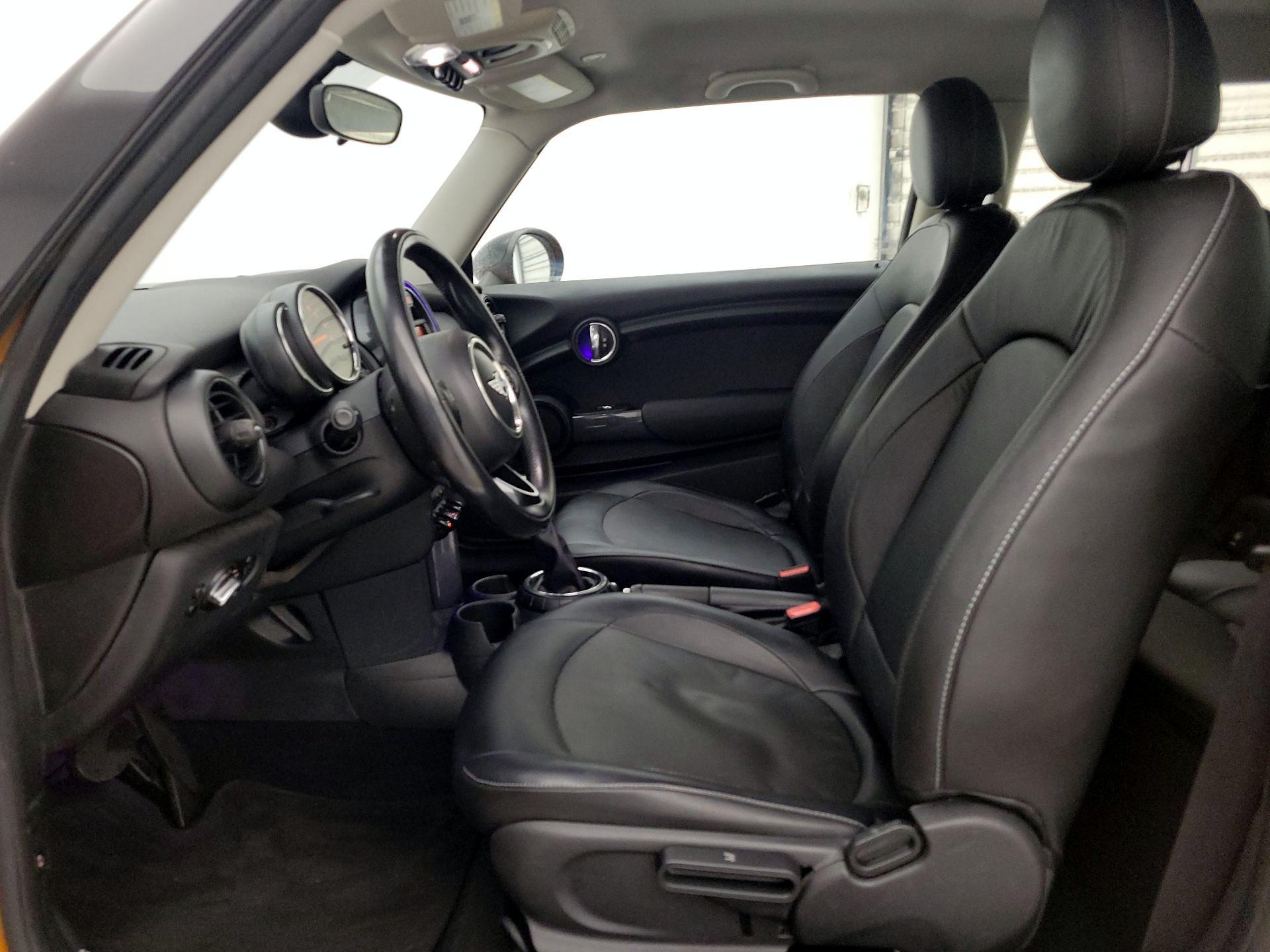 Thumbnail: 2016 MINI Cooper Hardtop - 11