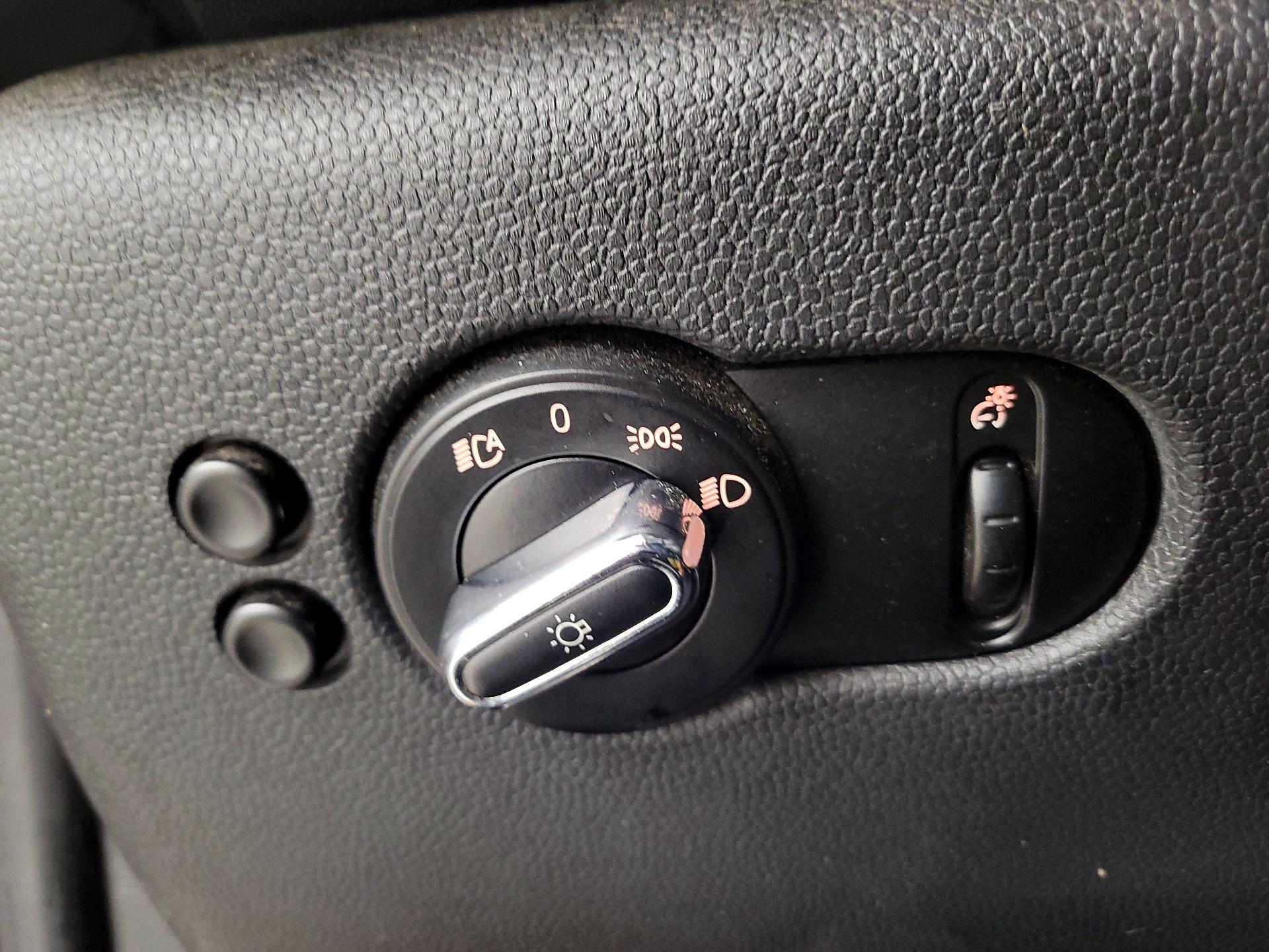 Thumbnail: 2016 MINI Cooper Hardtop - 13