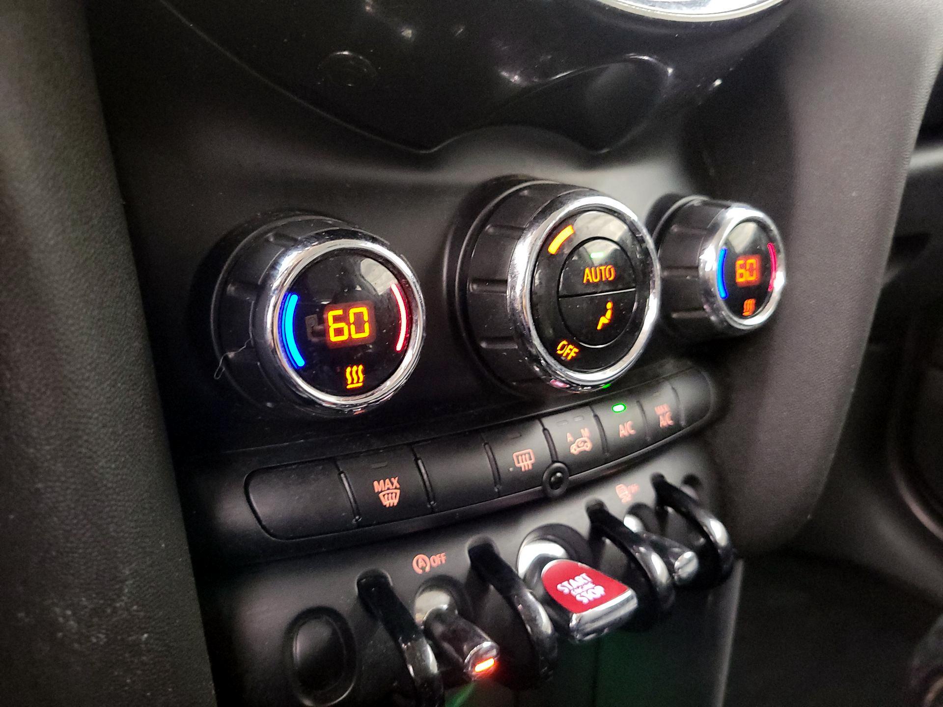 Thumbnail: 2016 MINI Cooper Hardtop - 15