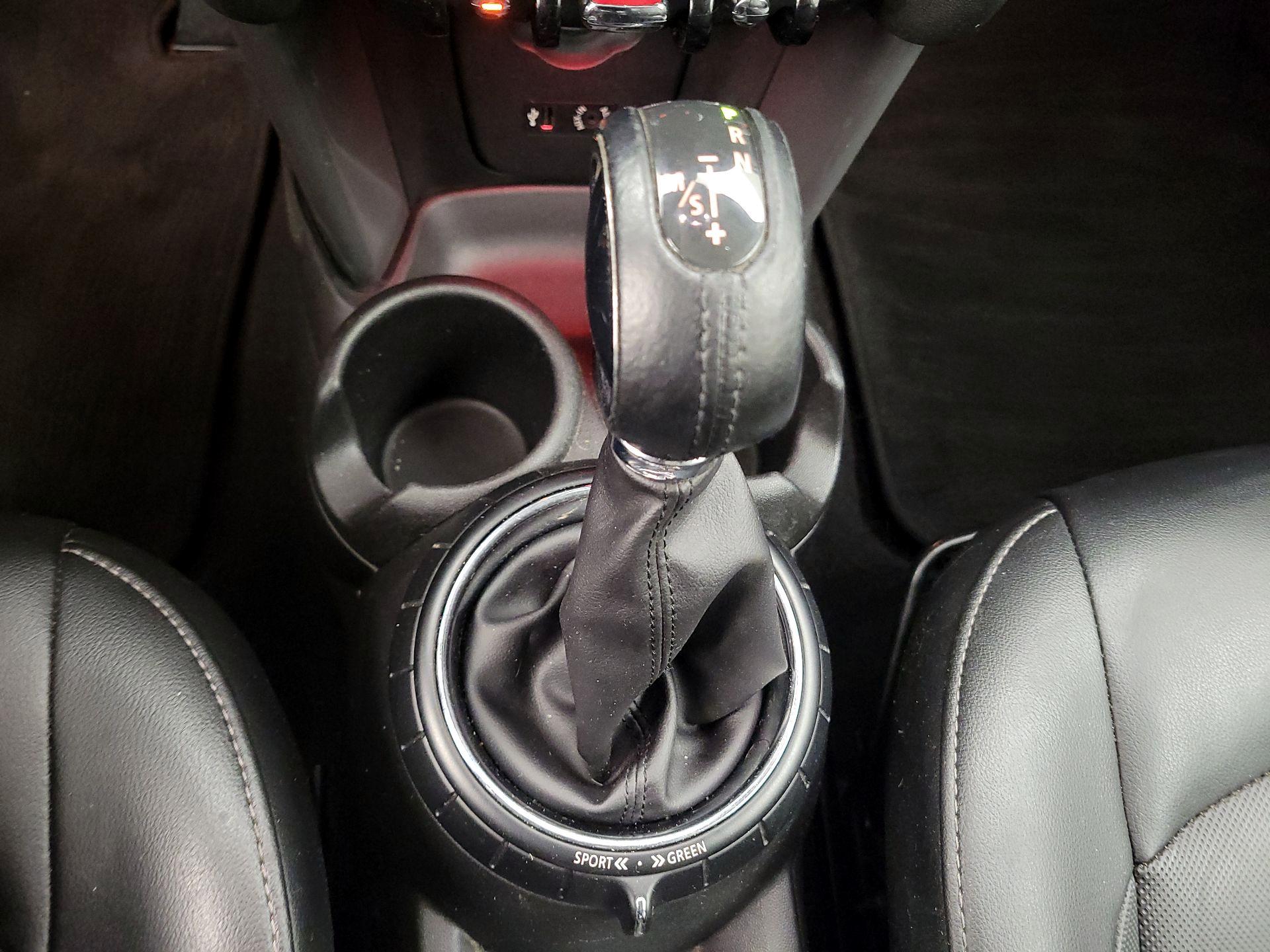 Thumbnail: 2016 MINI Cooper Hardtop - 16