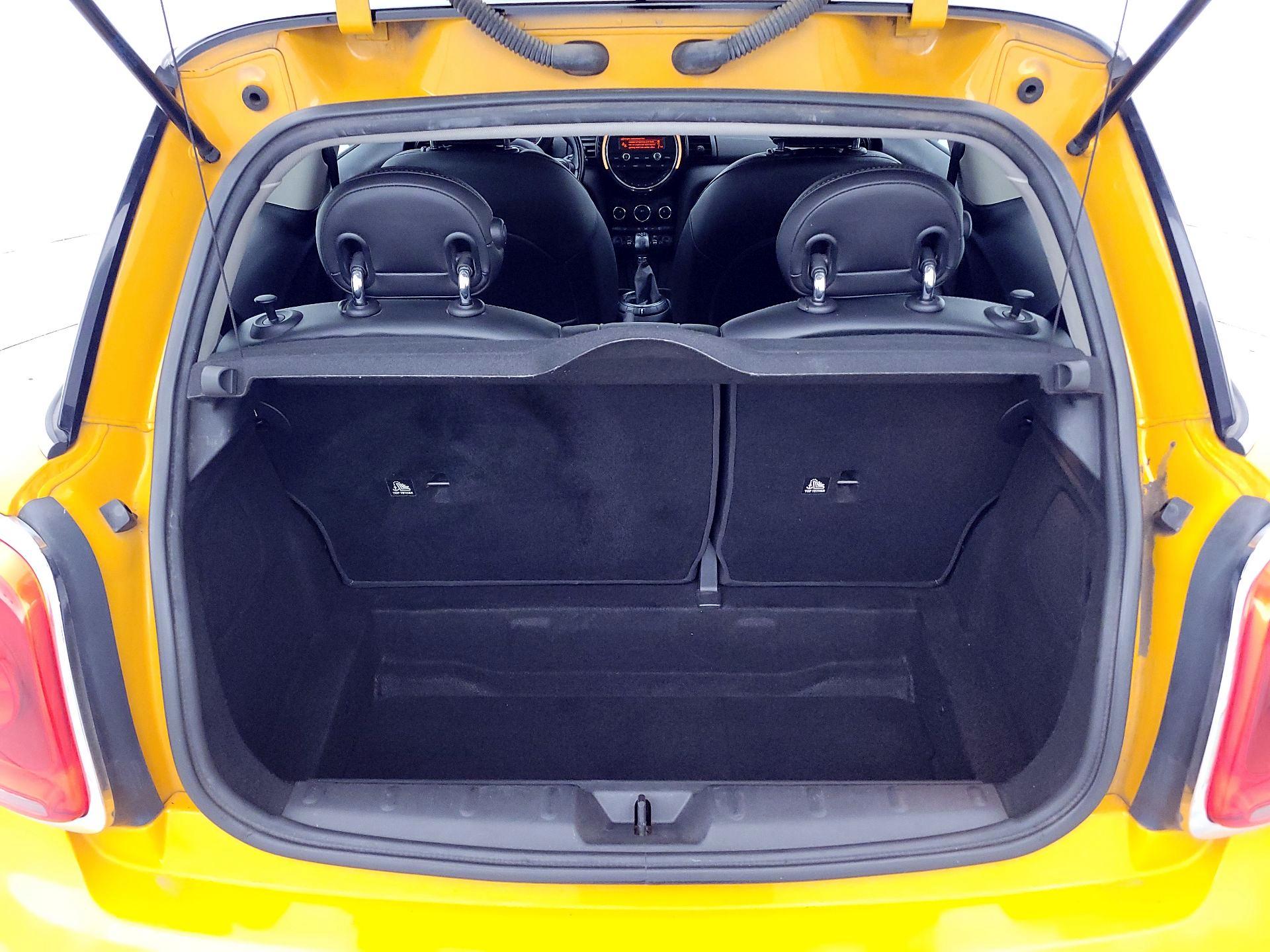 Thumbnail: 2016 MINI Cooper Hardtop - 19