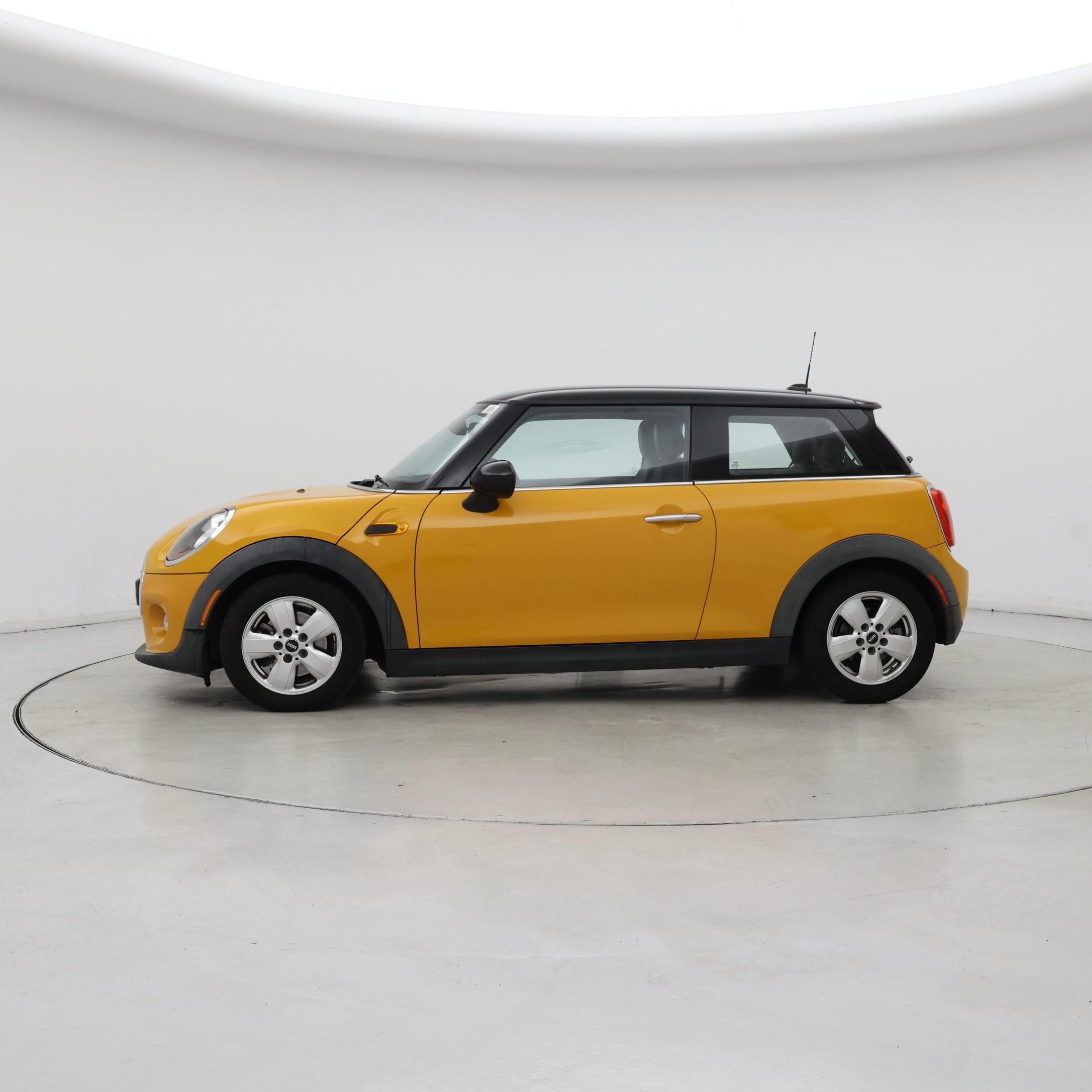 Thumbnail: 2016 MINI Cooper Hardtop - 3