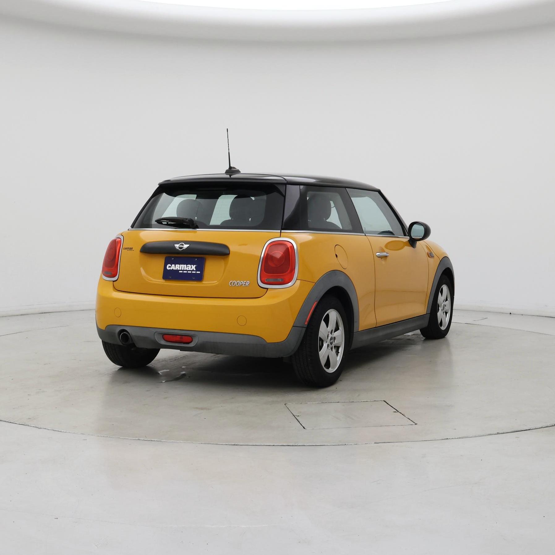 Thumbnail: 2016 MINI Cooper Hardtop - 8