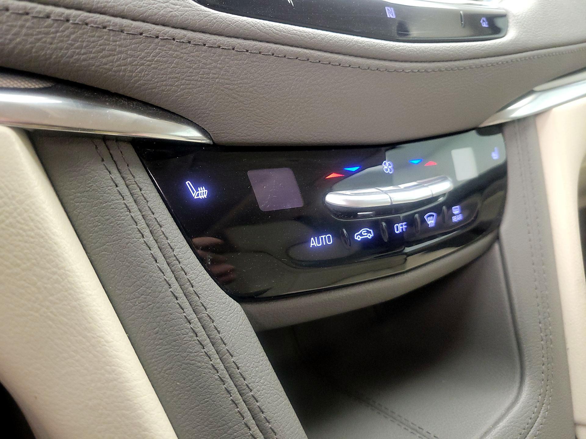 Thumbnail: 2020 Cadillac XT5 - 16