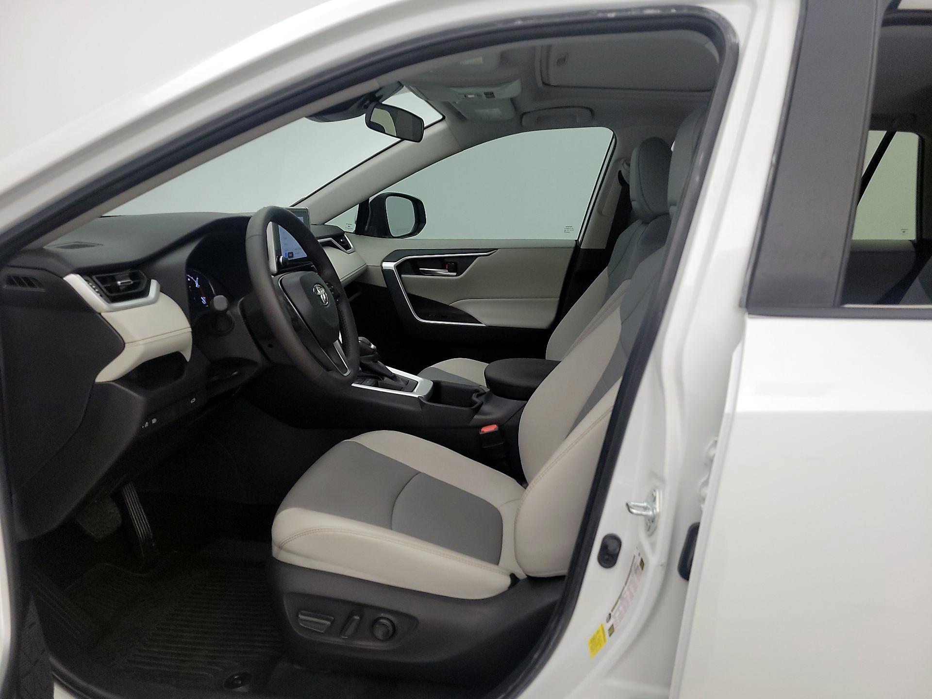 Thumbnail: 2025 Toyota RAV4 - 11