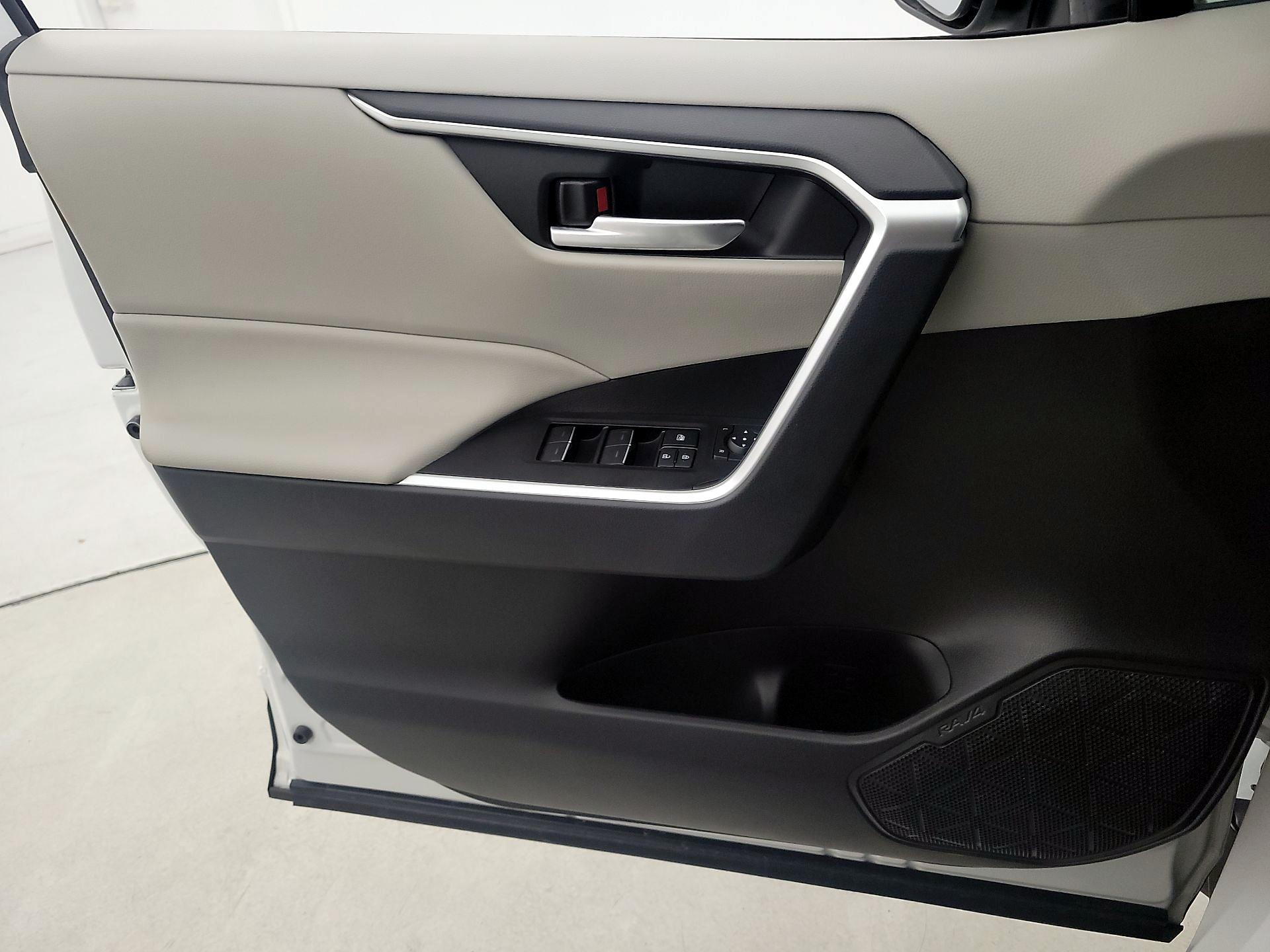Thumbnail: 2025 Toyota RAV4 - 12