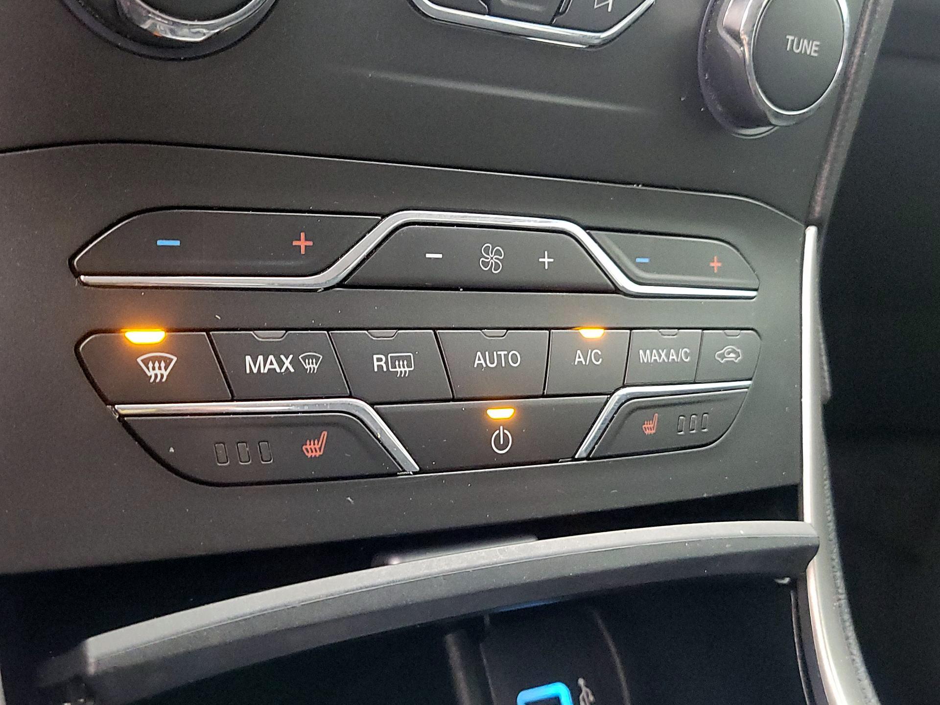 Thumbnail: 2017 Ford Edge - 17