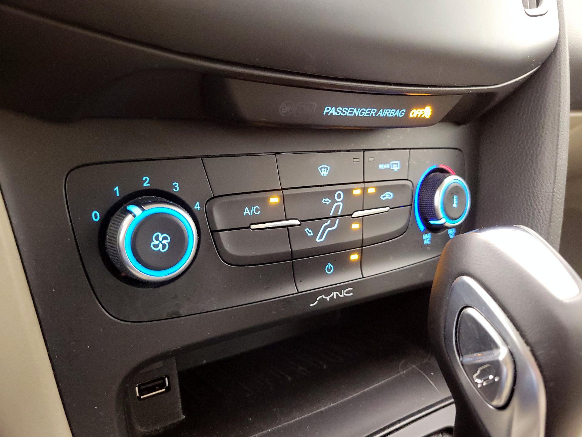 Thumbnail: 2016 Ford Focus - 16