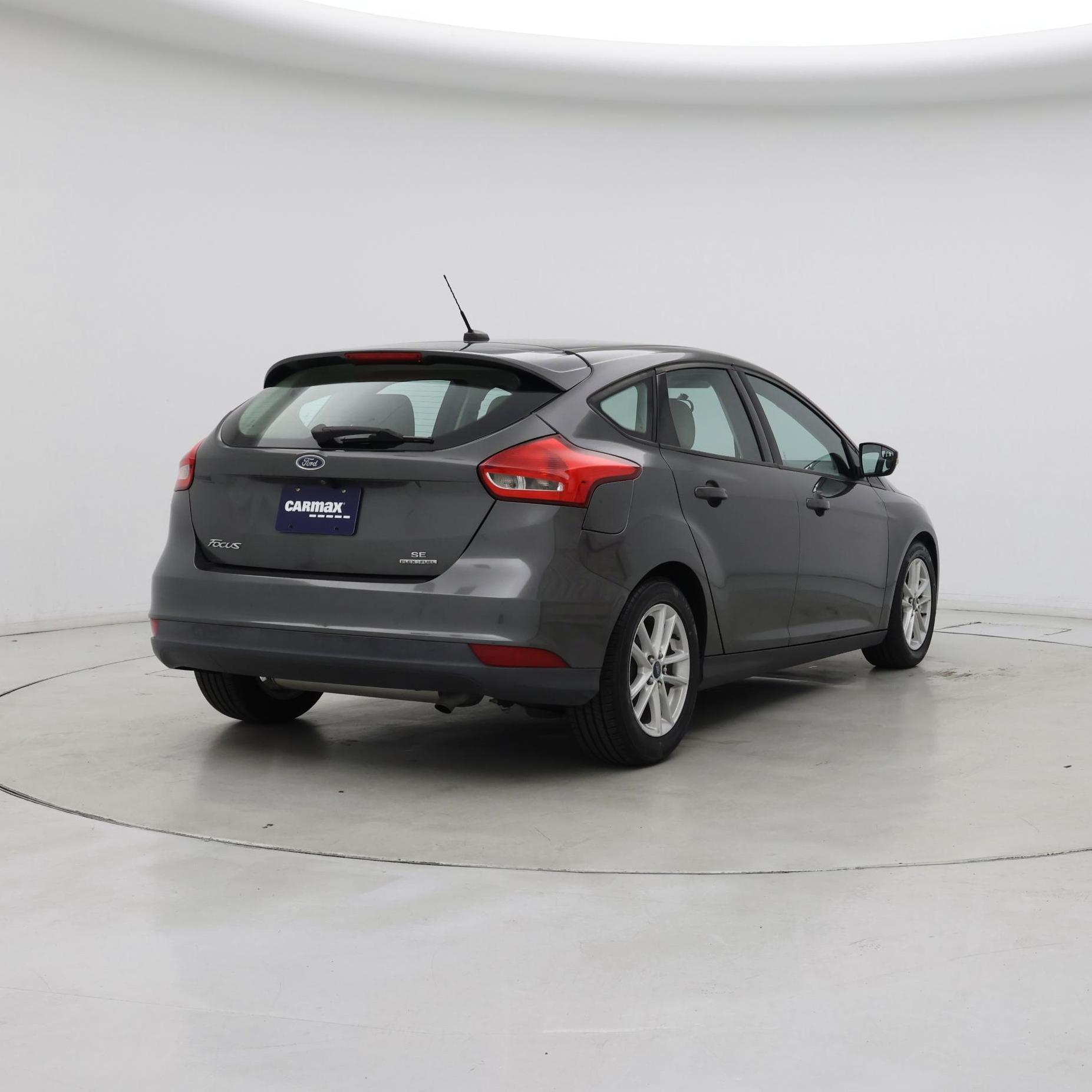 Thumbnail: 2016 Ford Focus - 8