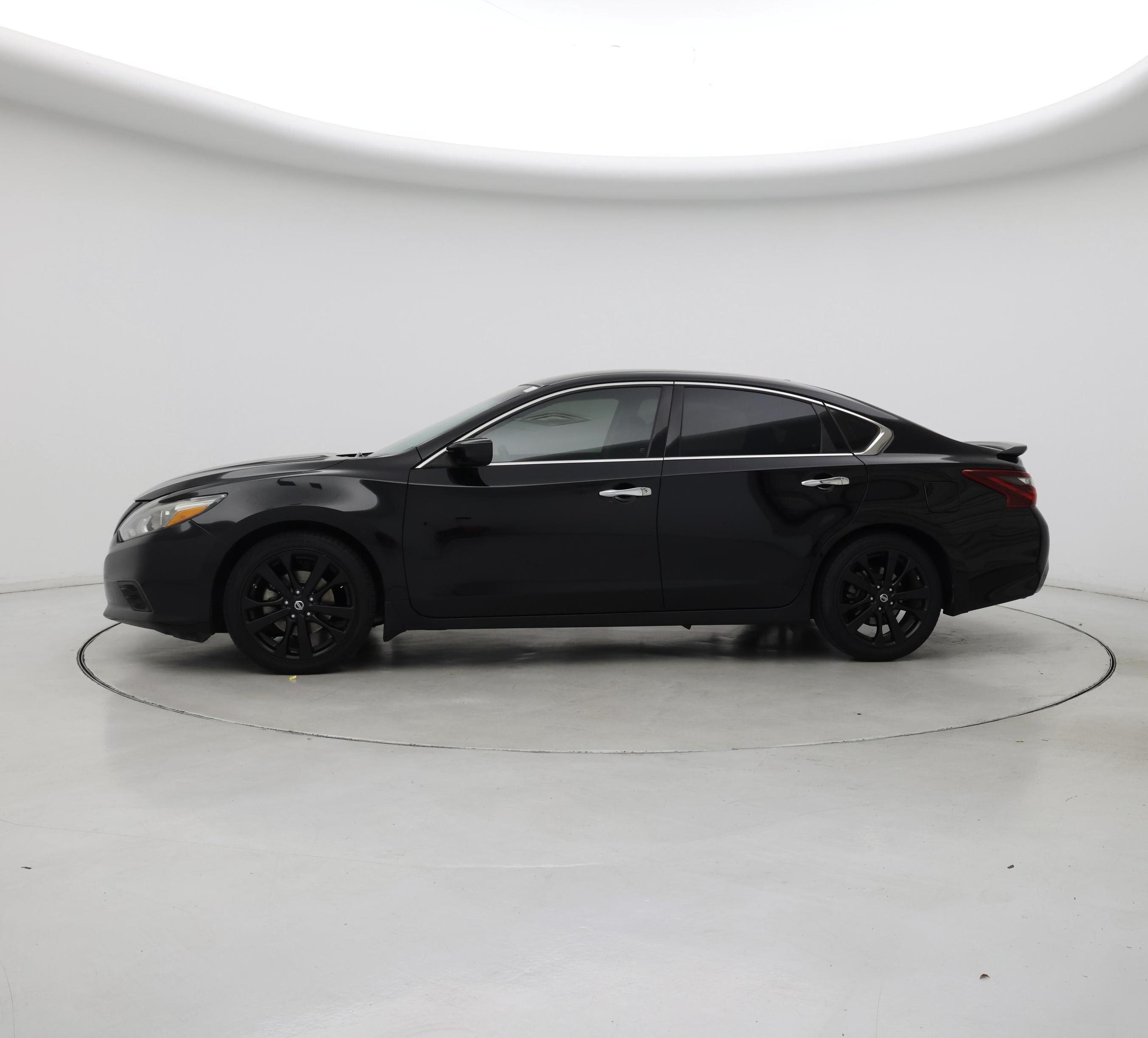 Thumbnail: 2018 Nissan Altima - 3