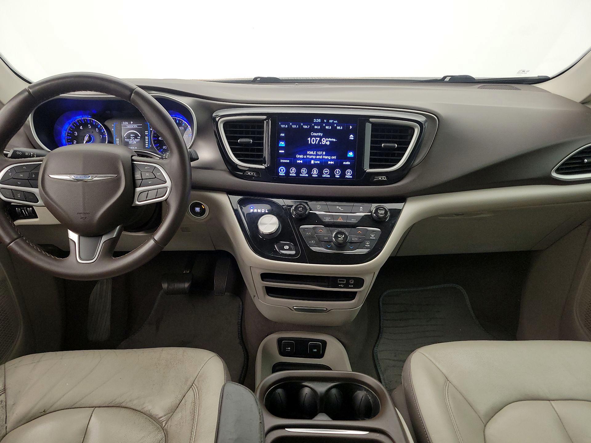 Thumbnail: 2017 Chrysler Pacifica - 9