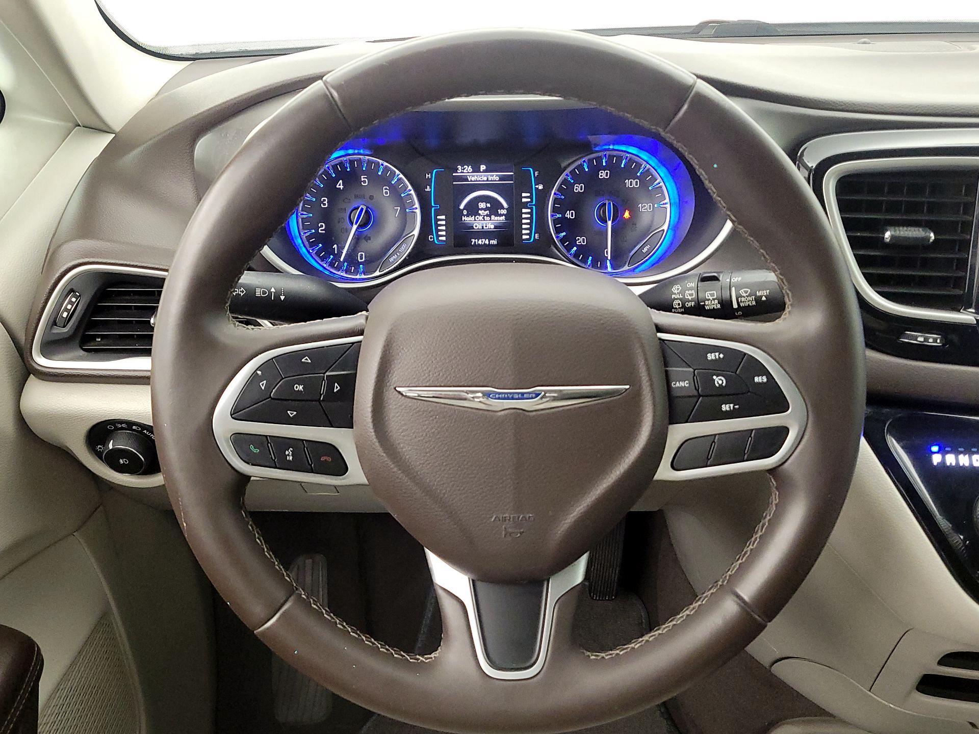 Thumbnail: 2017 Chrysler Pacifica - 10