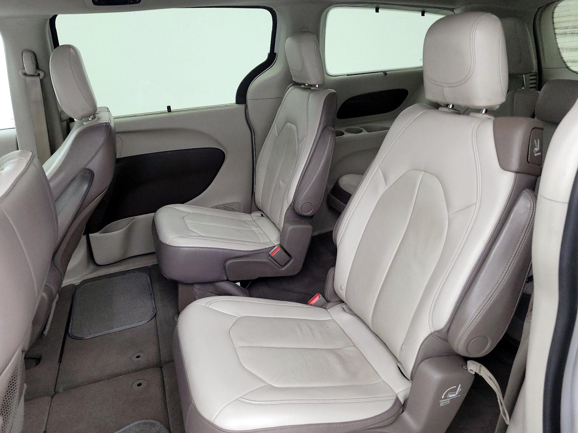Thumbnail: 2017 Chrysler Pacifica - 20
