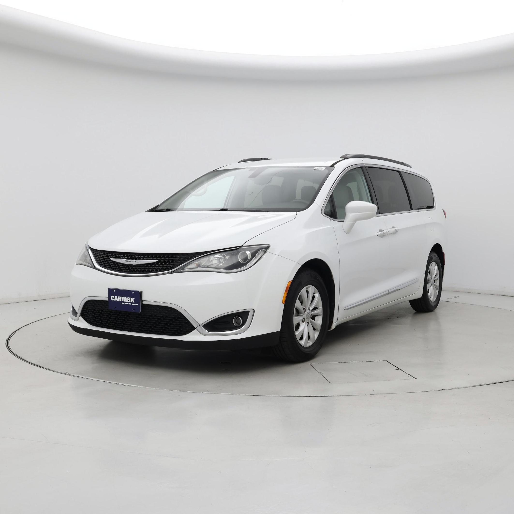 Thumbnail: 2017 Chrysler Pacifica - 4