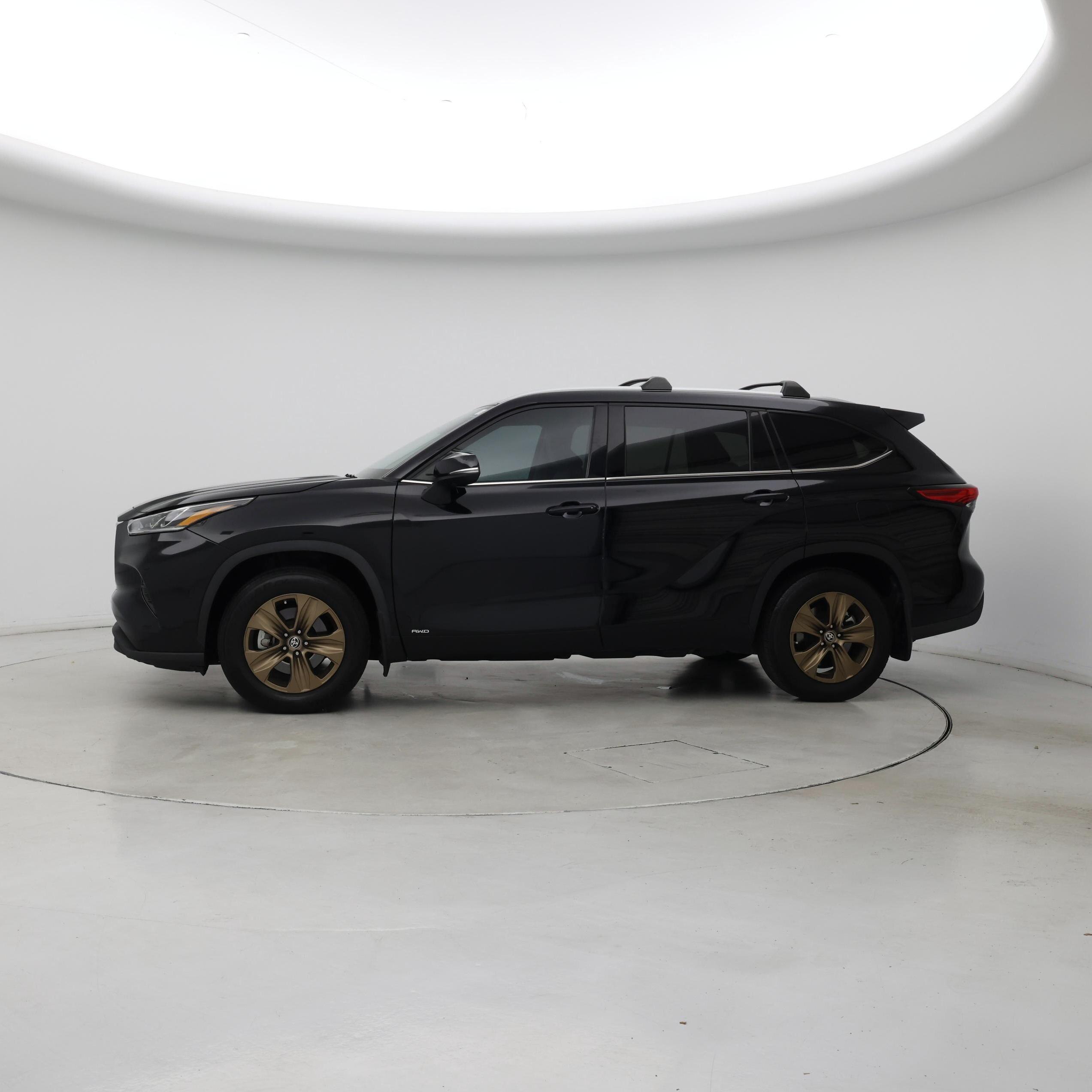 Thumbnail: 2022 Toyota Highlander - 3
