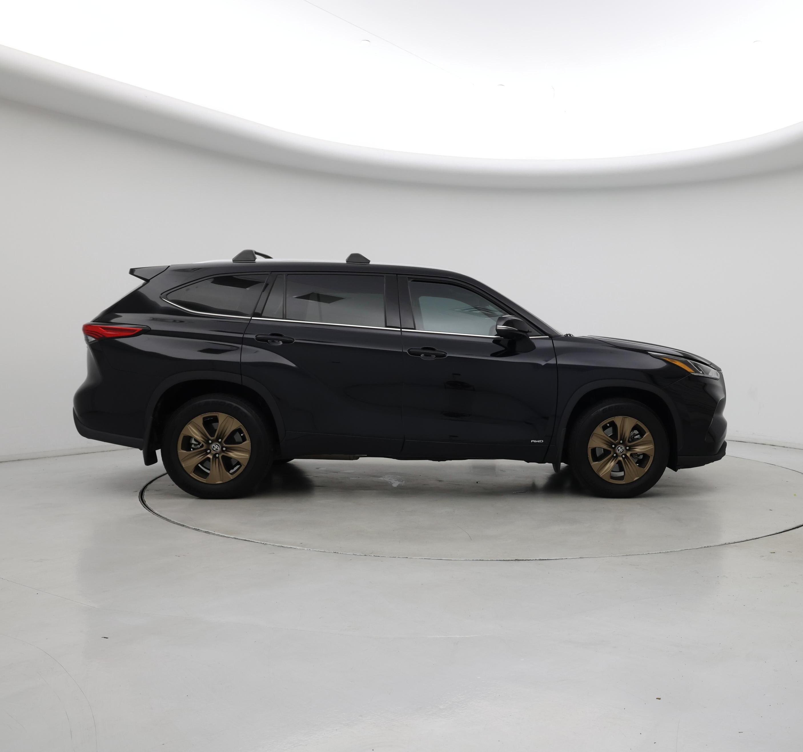 Thumbnail: 2022 Toyota Highlander - 7
