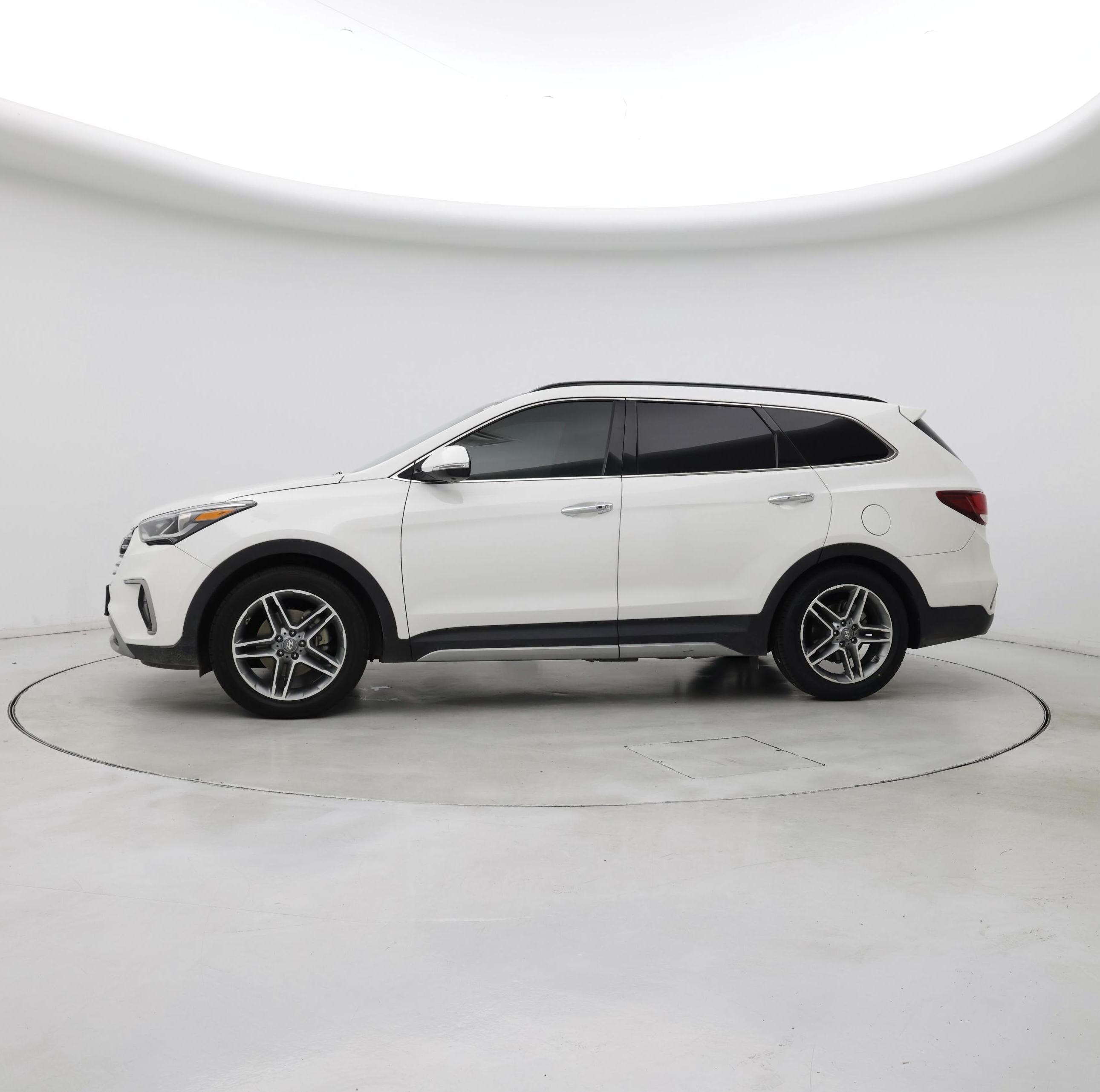 Thumbnail: 2017 Hyundai Santa Fe - 3