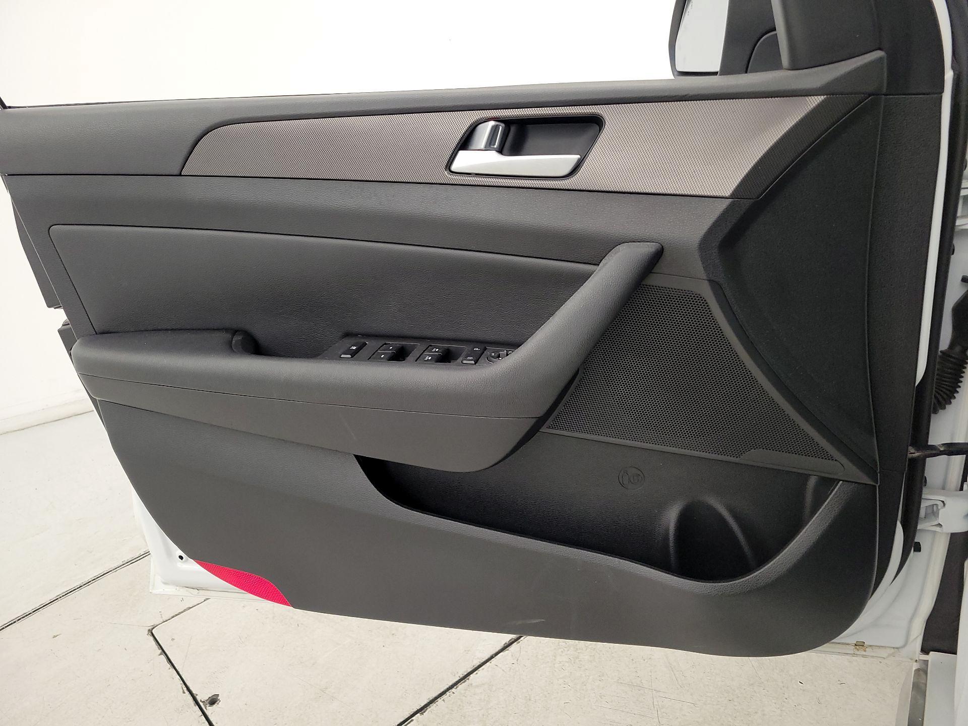 Thumbnail: 2015 Hyundai Sonata - 12