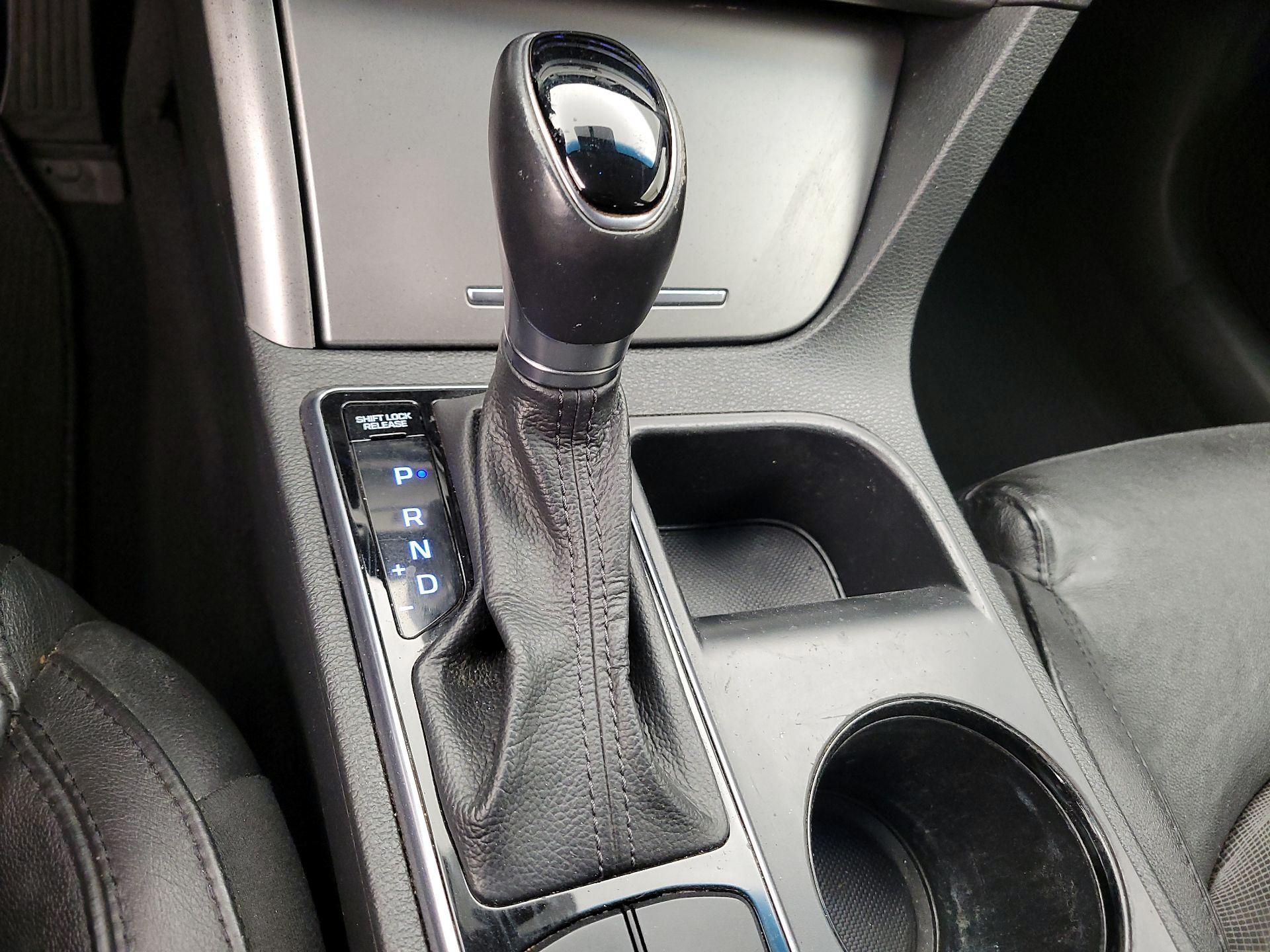 Thumbnail: 2015 Hyundai Sonata - 17