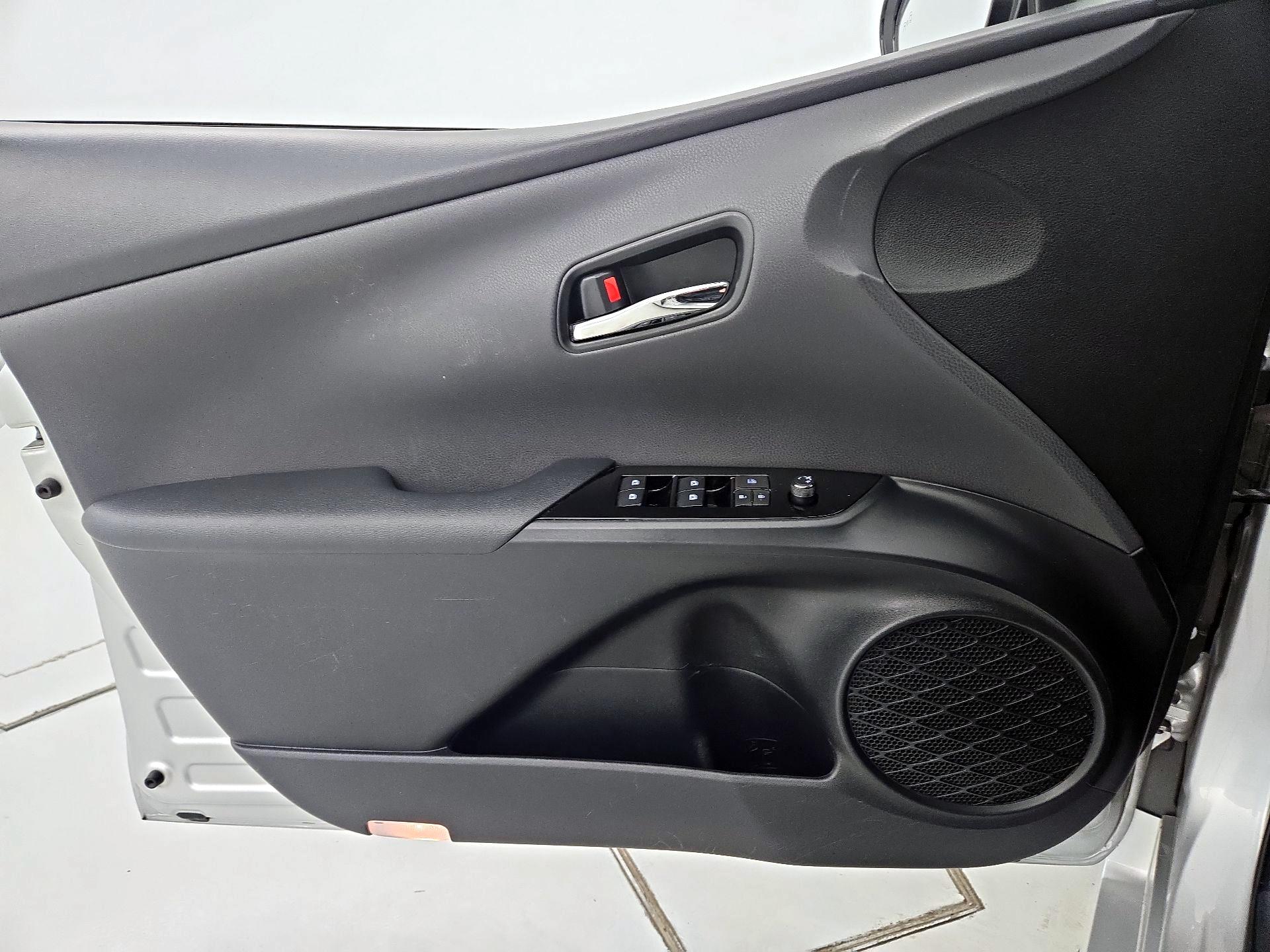 Thumbnail: 2018 Toyota Prius - 12