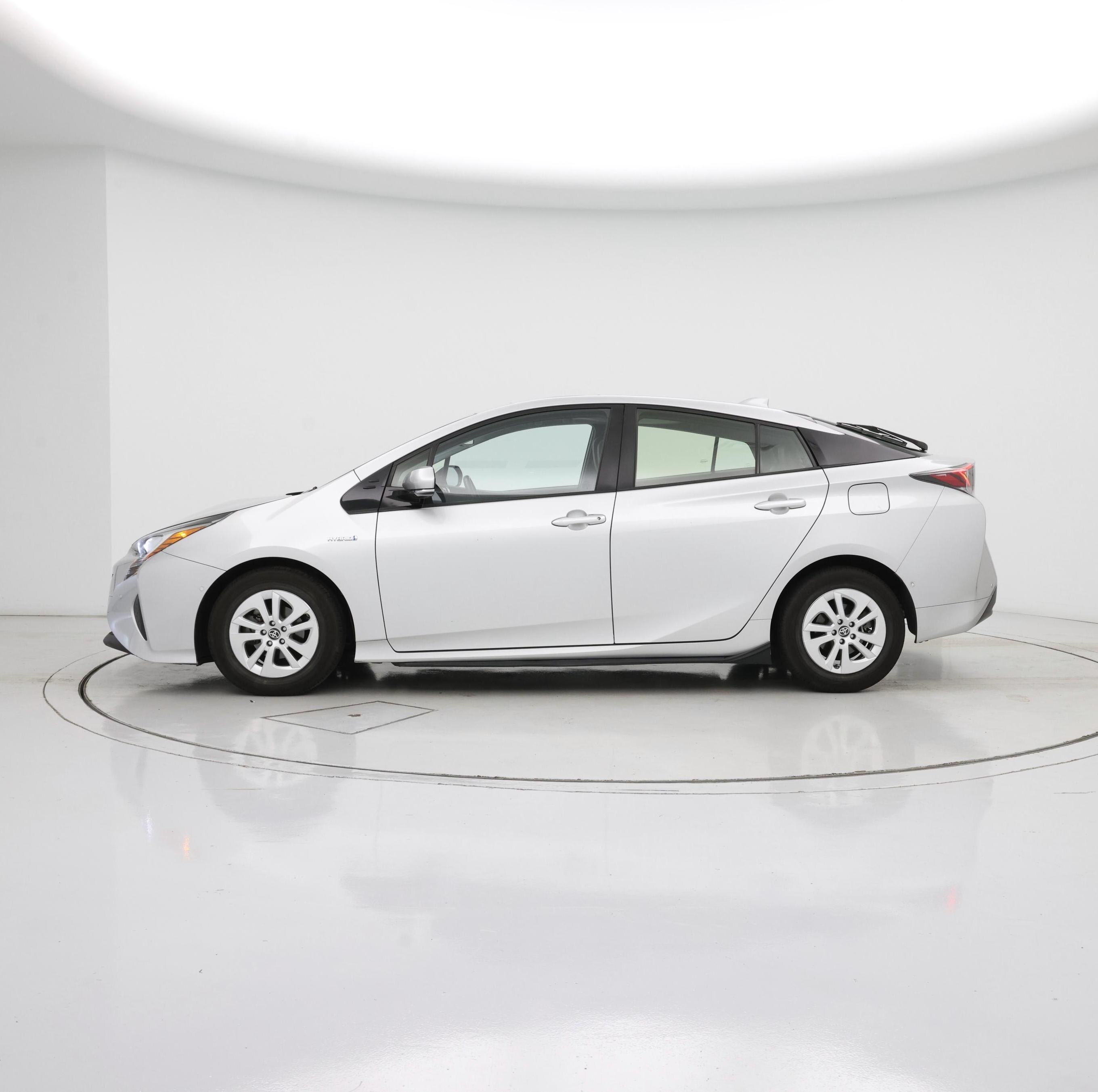 Thumbnail: 2018 Toyota Prius - 3