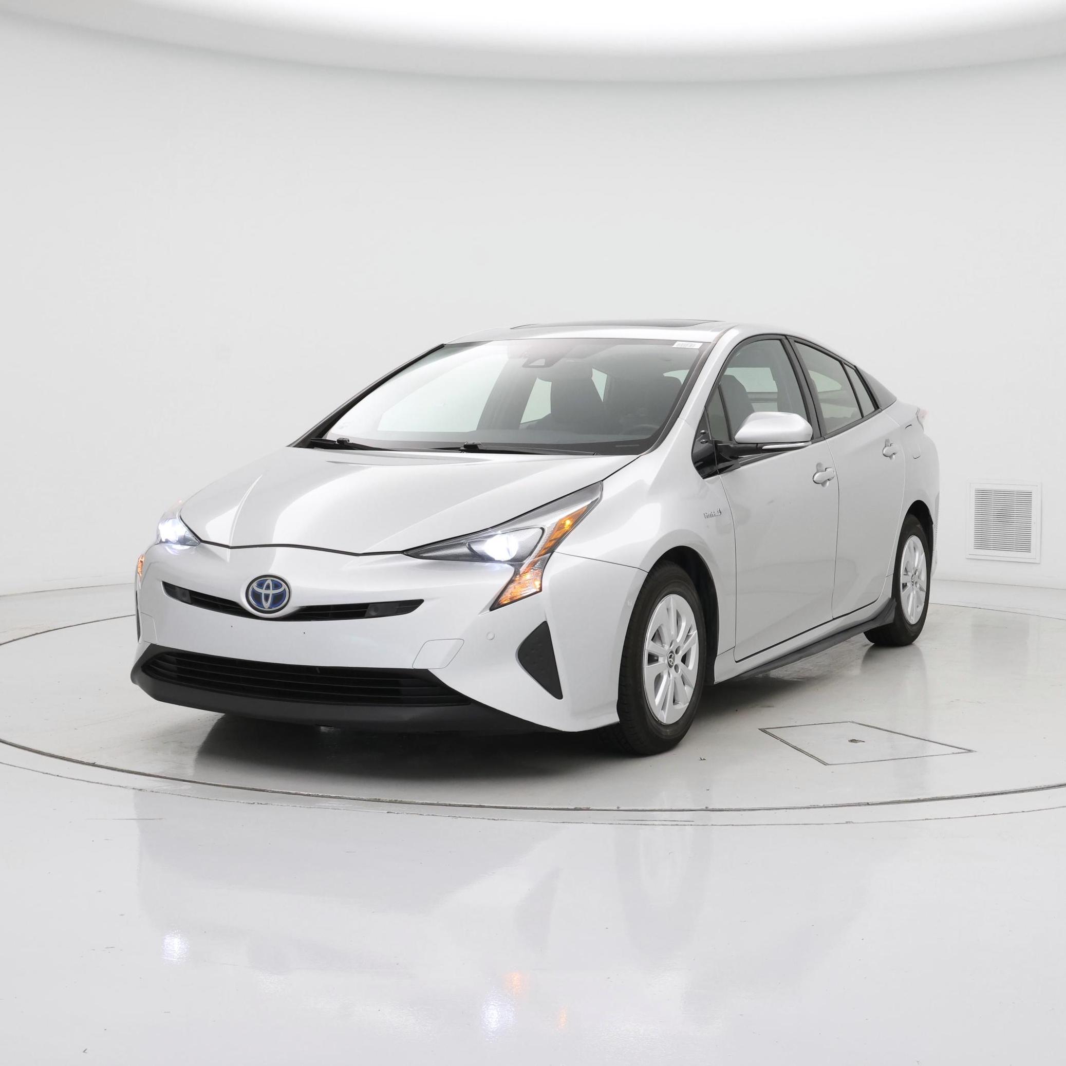 Thumbnail: 2018 Toyota Prius - 4