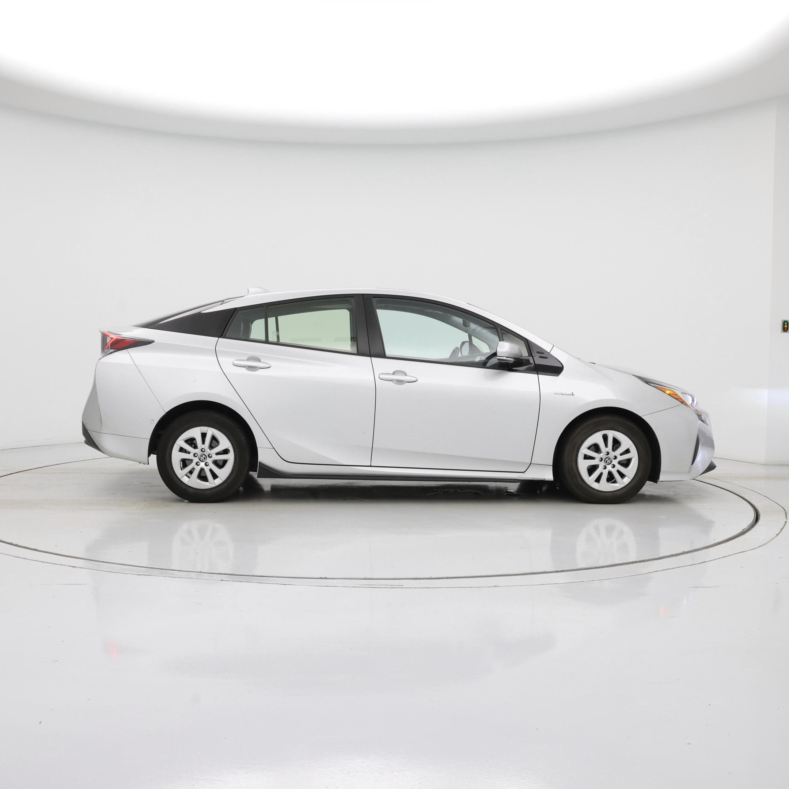 Thumbnail: 2018 Toyota Prius - 7