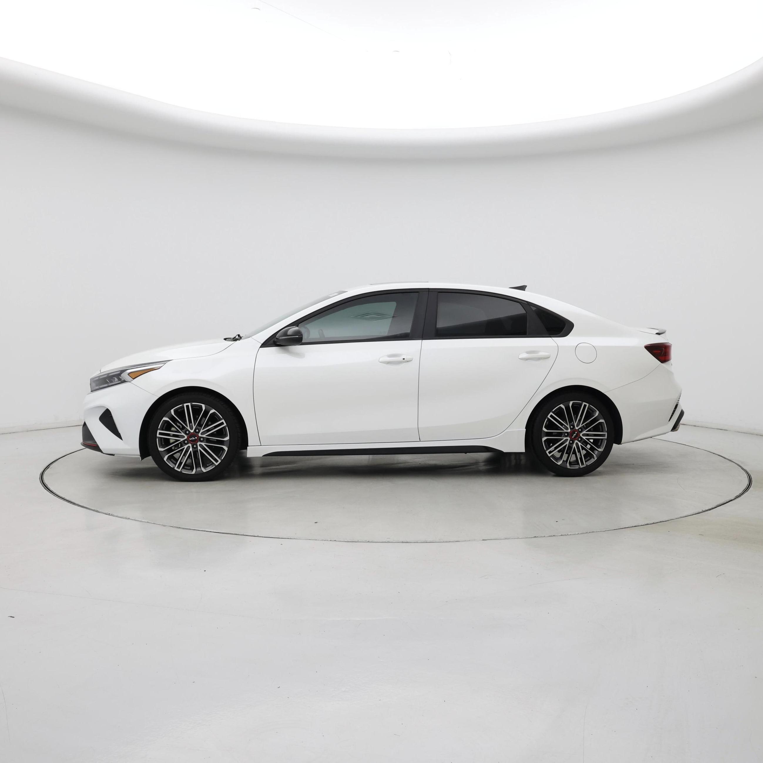 Thumbnail: 2023 Kia Forte - 3