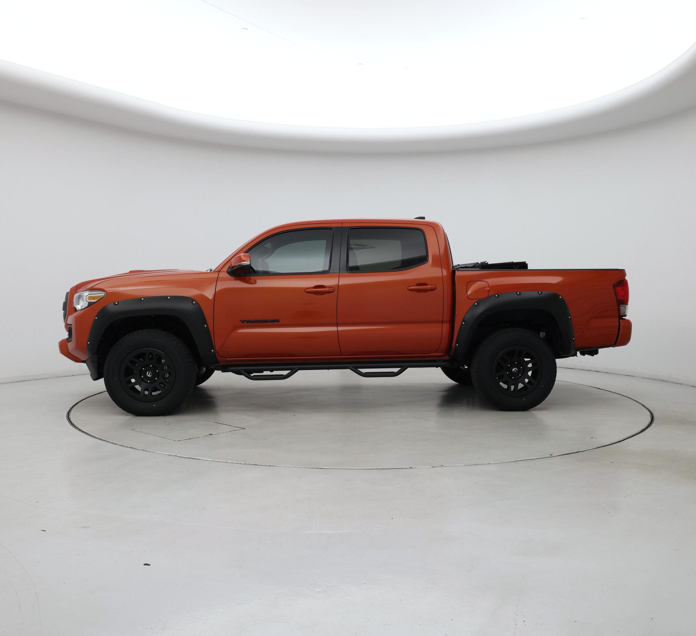 Thumbnail: 2017 Toyota Tacoma - 3