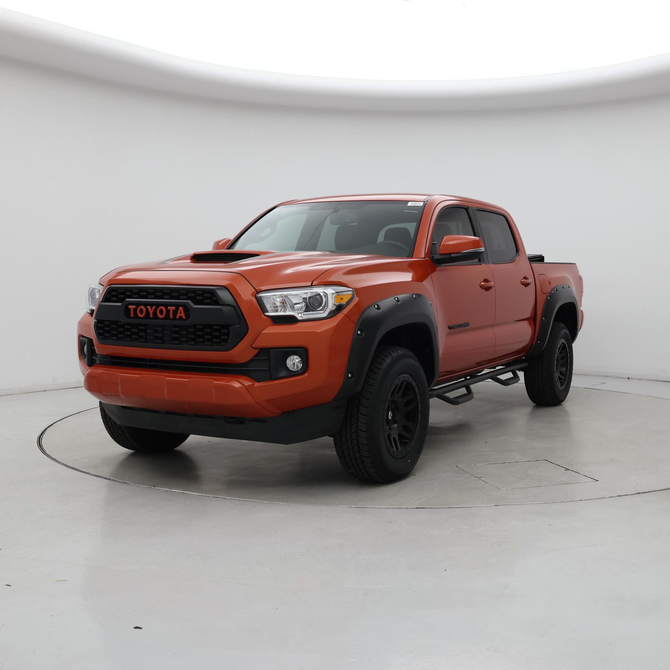 Thumbnail: 2017 Toyota Tacoma - 4