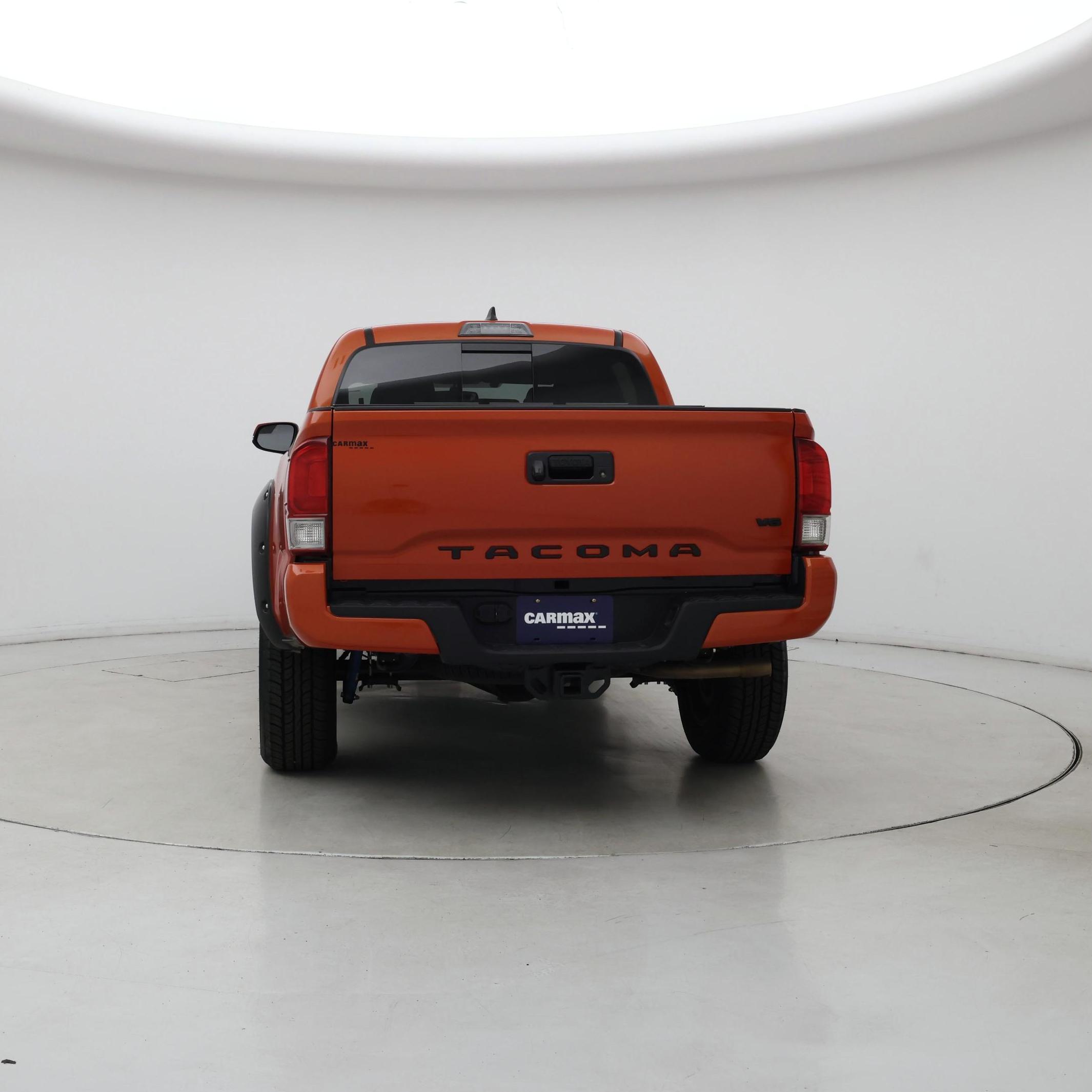 Thumbnail: 2017 Toyota Tacoma - 6